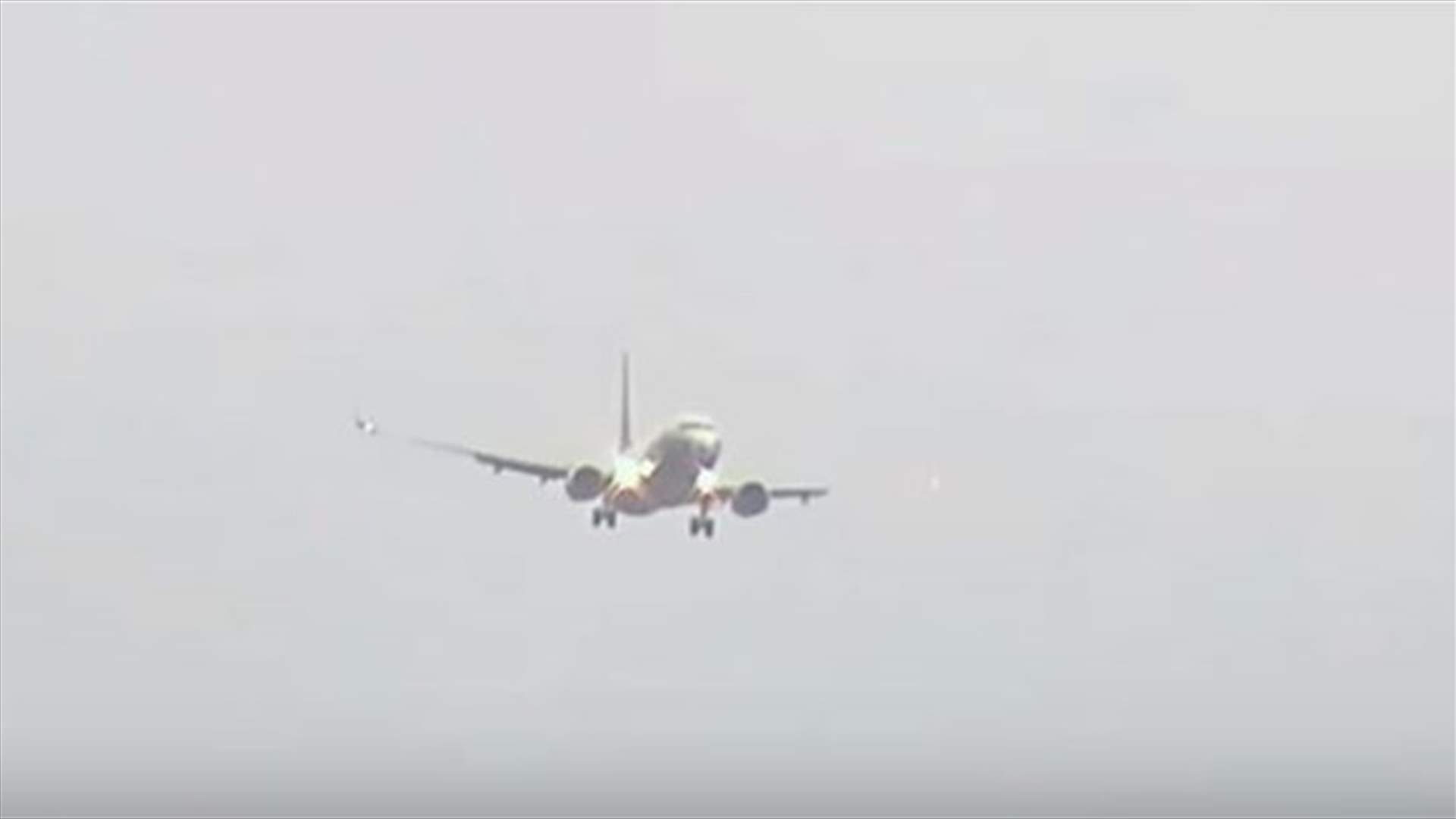 بالفيديو- لحظات مرعبة للركاب...طائرة تحاول الهبوط أثناء العاصفة