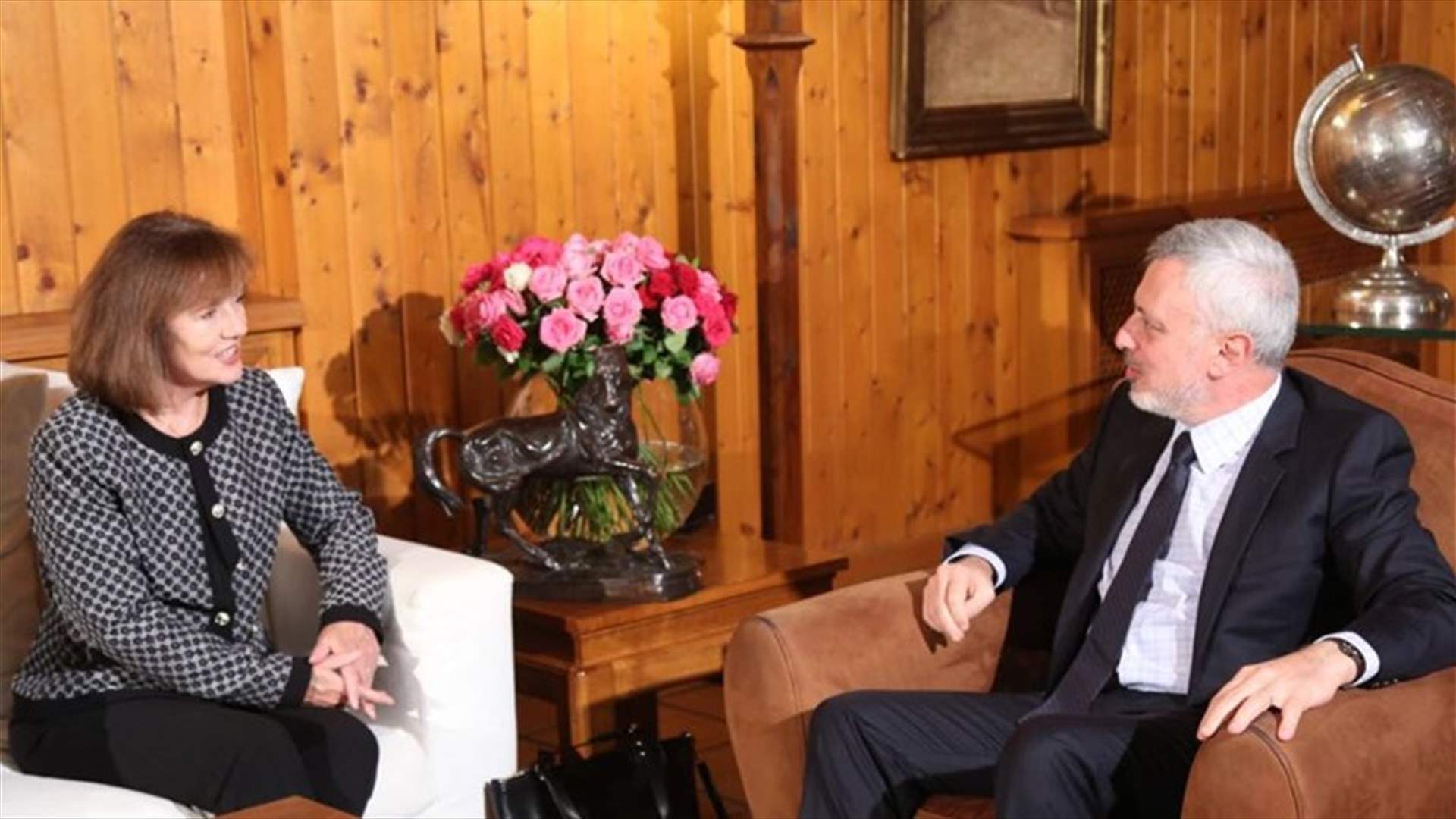 السفيرة الاميركية التقت فرنجية في بنشعي