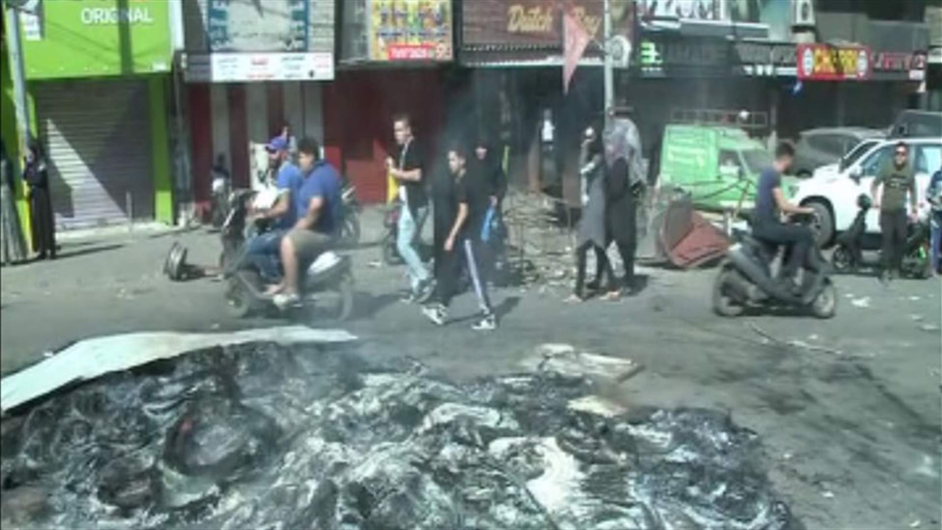 اعادة فتح الطريق في حي السلم بعد احتجاجات من قبل الاهالي