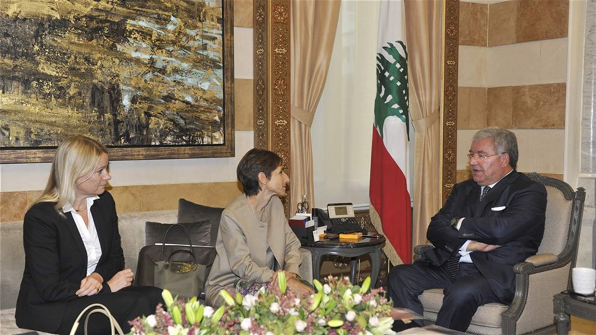 المشنوق: تسهيل تسجيل الولادات يساهم في تنظيم وجود النازحين