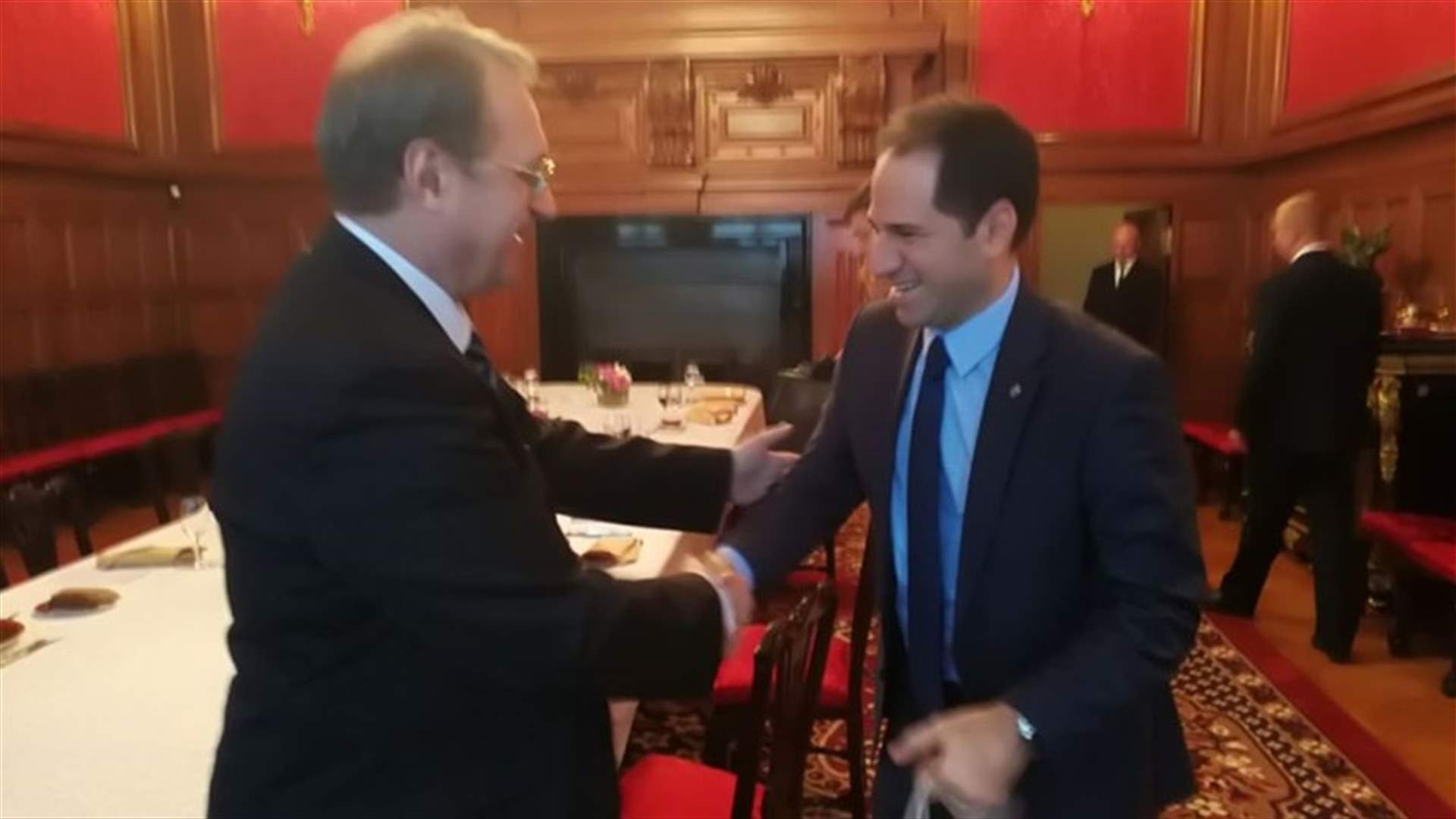 الجميل يطرح على بوغدانوف ان تلعب روسيا دور الوسيط لعودة النازحين