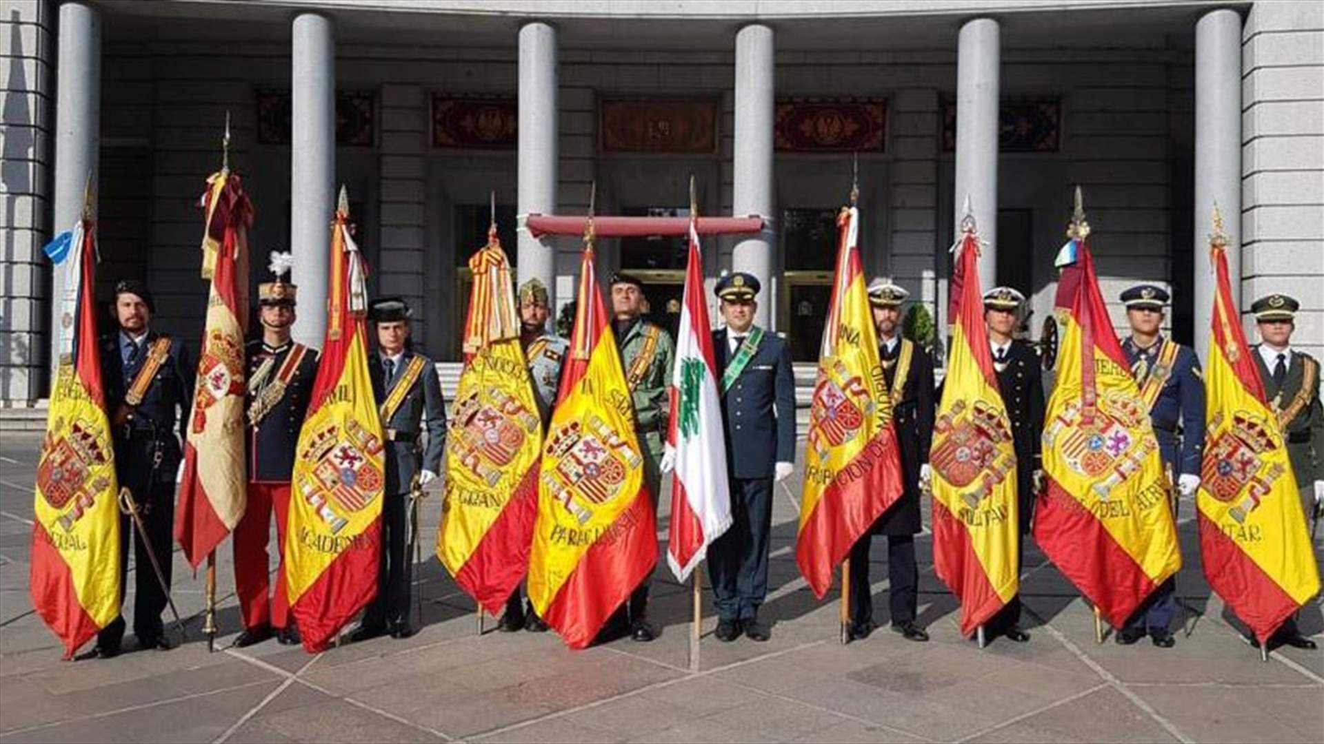 بعد رفعه العلم اللبناني في اسبانيا...الضابط يروي القصّة