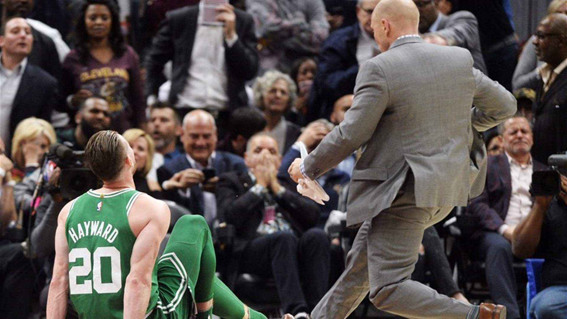 بالفيديو - هكذا خفّفت ابنة لاعب الـNBA غوردون هايورد من إصابته