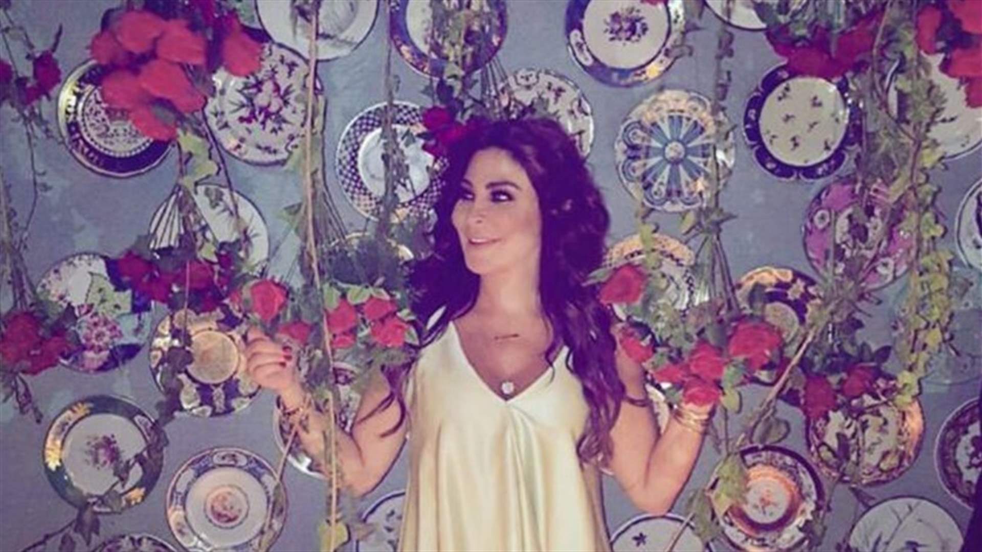 بالفيديو: إليسا تتمايل رقصاً على غناء عاصي الحلاني في عيد ميلادها.. وهل ظهر حبيبها السرّي؟