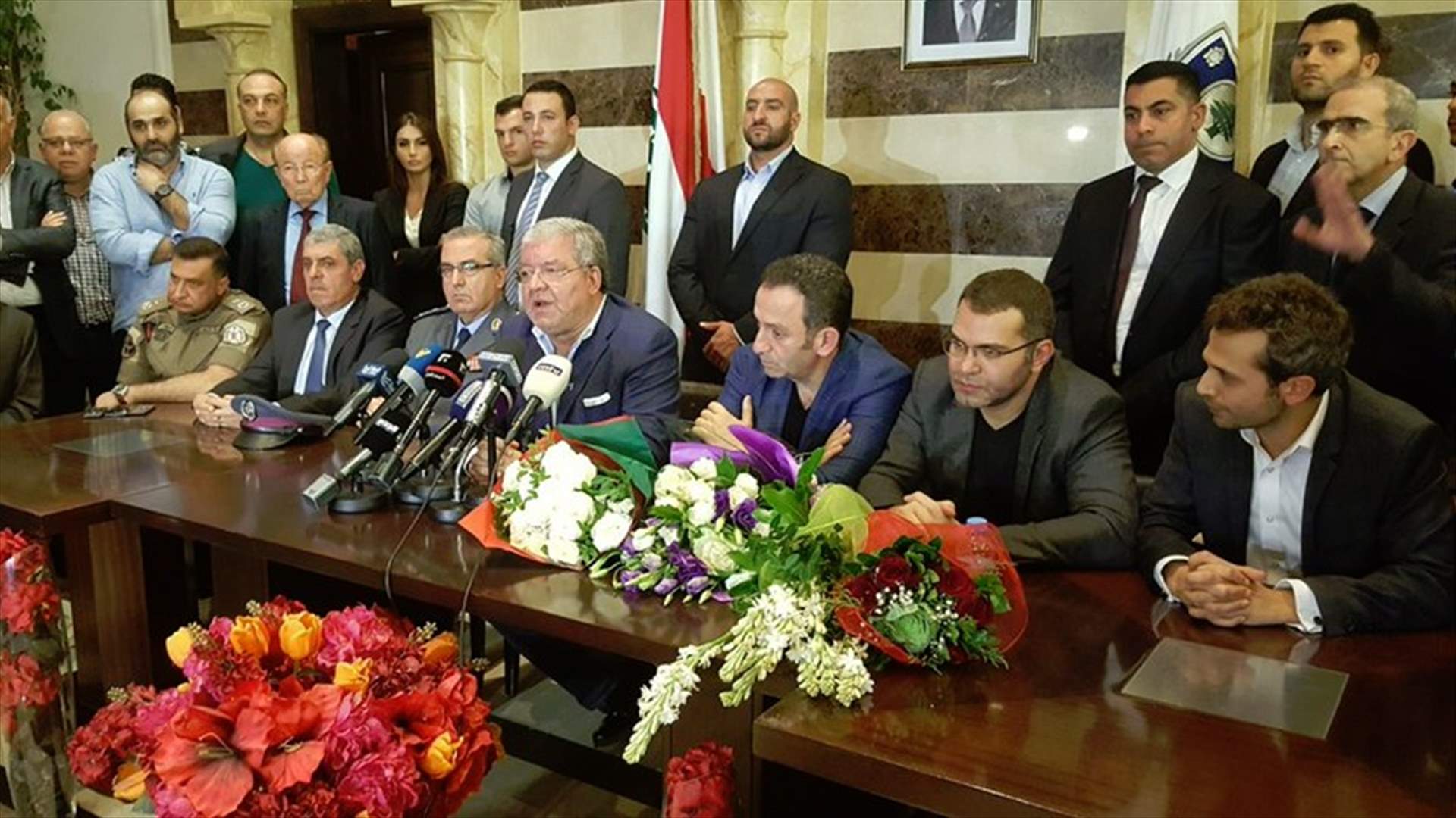 عودة اللبنانيين المحررين من بغداد...المشنوق: لم تدفع فدية لتحريرهم