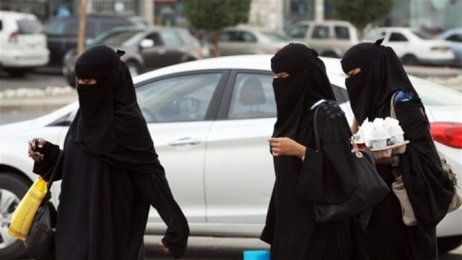السعودية تسمح للنساء بدخول 3 ملاعب لكرة القدم