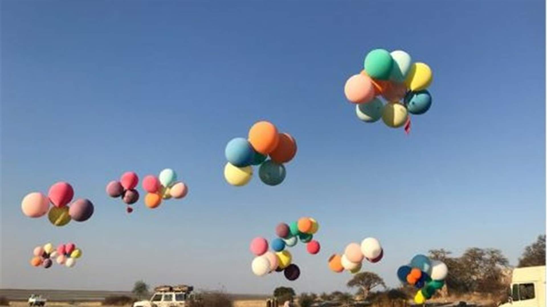 بالفيديو- طار باستخدام 100 بالون هيليوم!
