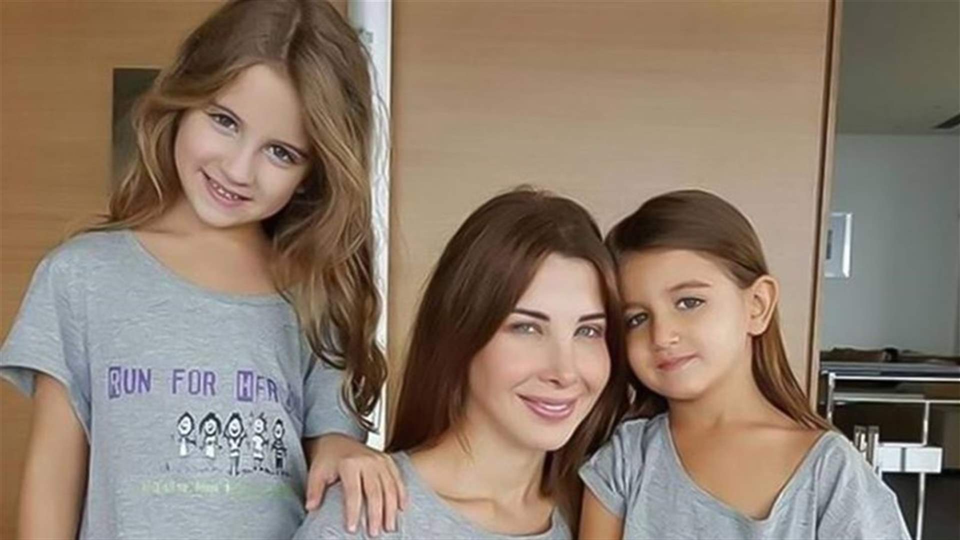 فيديوهات حبّ وقبلات بين نانسي عجرم وابنتيها!