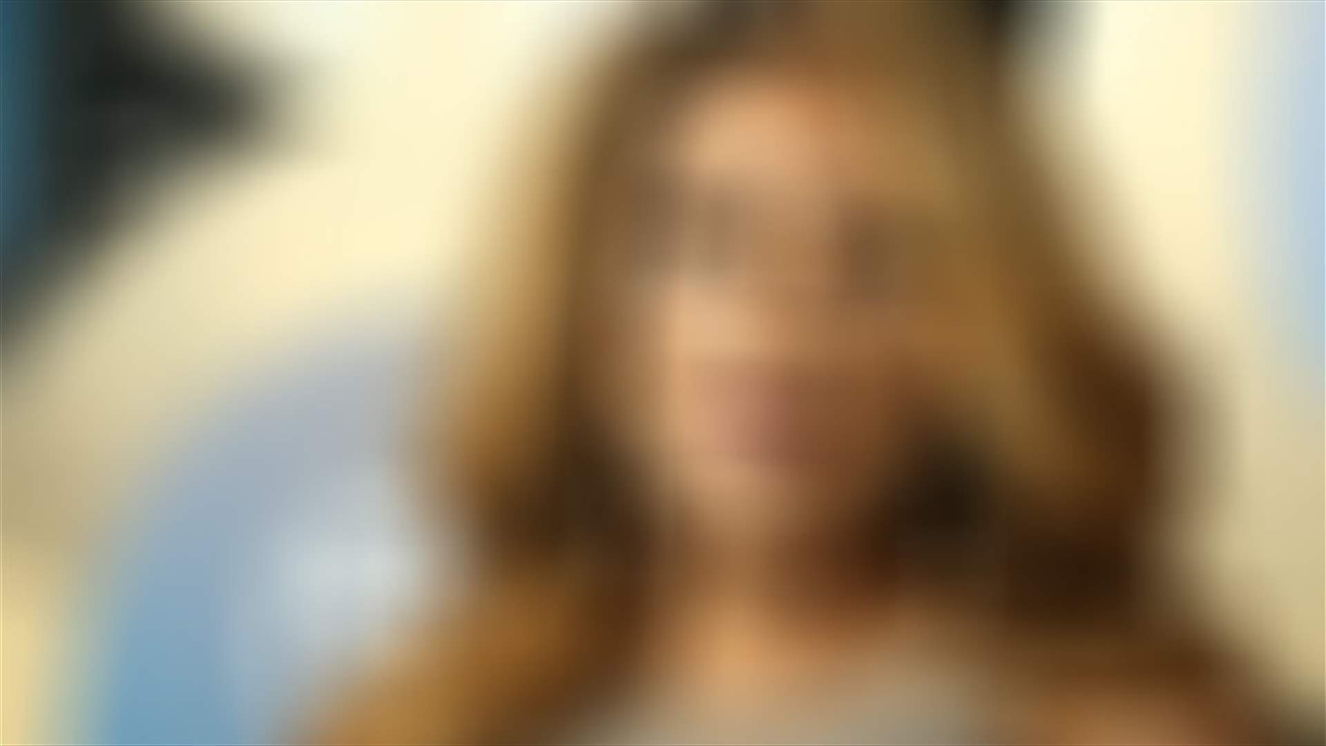 بالفيديو- شاهدوا اللحظة التي فقدت خلالها مقدمة برامج شهيرة وعيها على الهواء