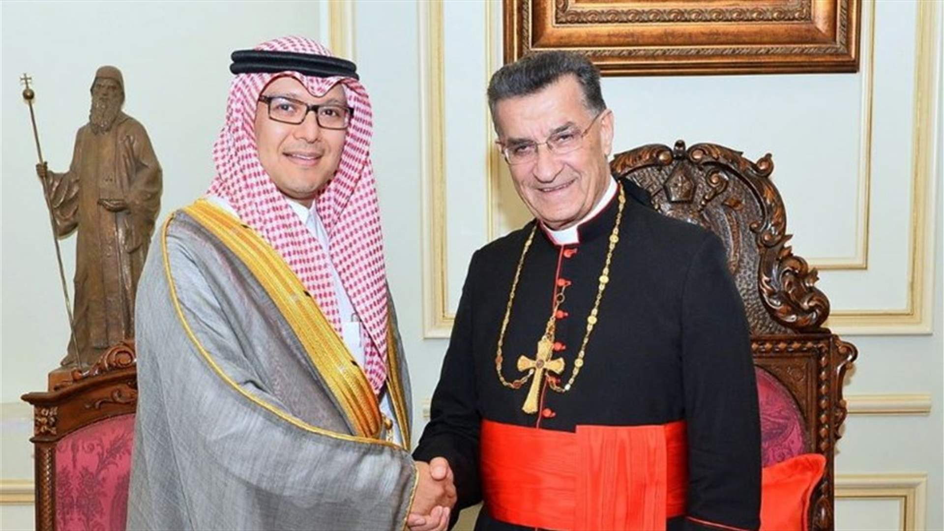 بخاري في بكركي...وهذا ما سلمه للراعي
