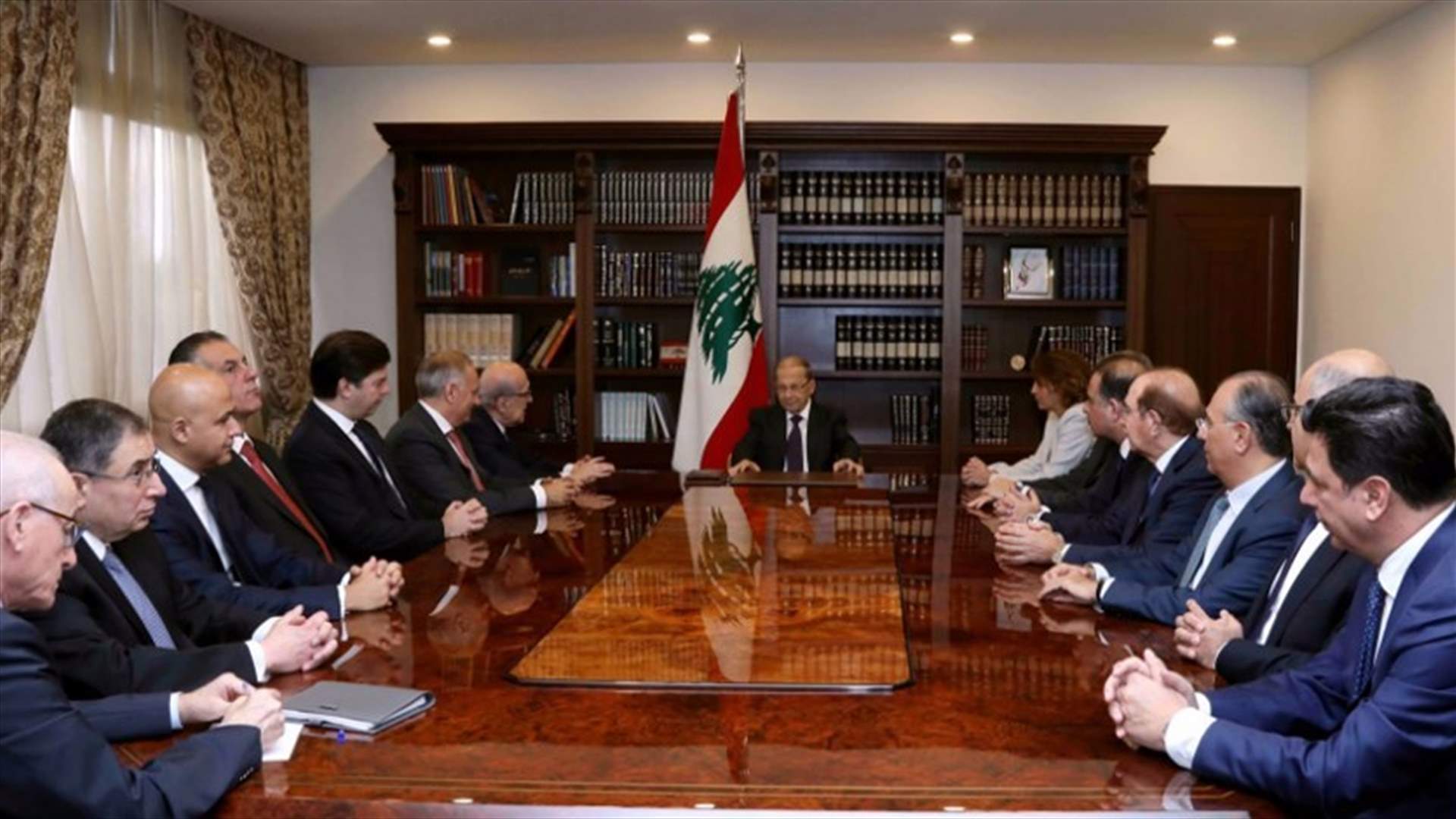 President Aoun meets Association of Banks delegation