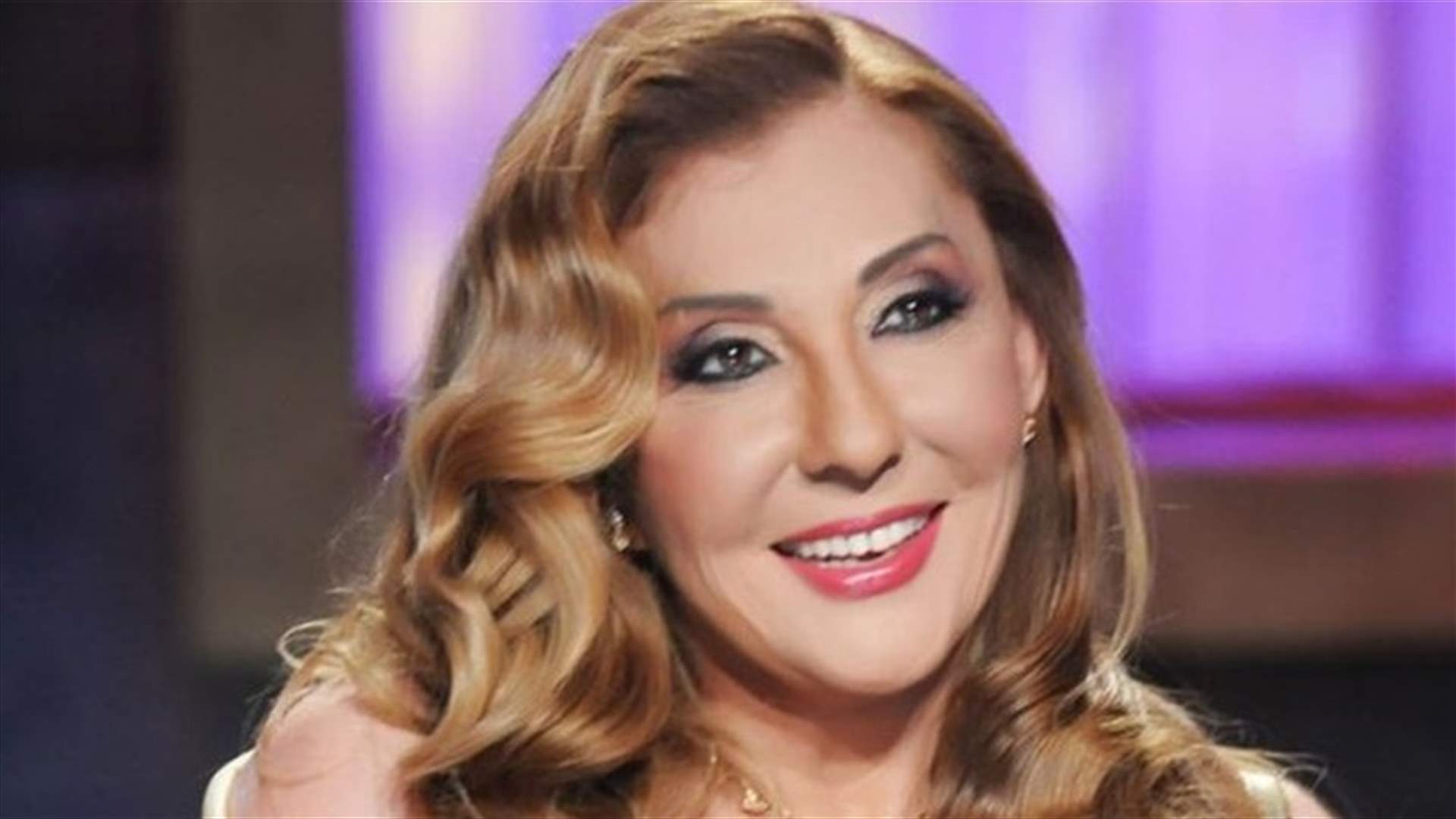 بالفيديو: نادية الجندي تُفاجئ الجمهور بإطلالة عشرينية!