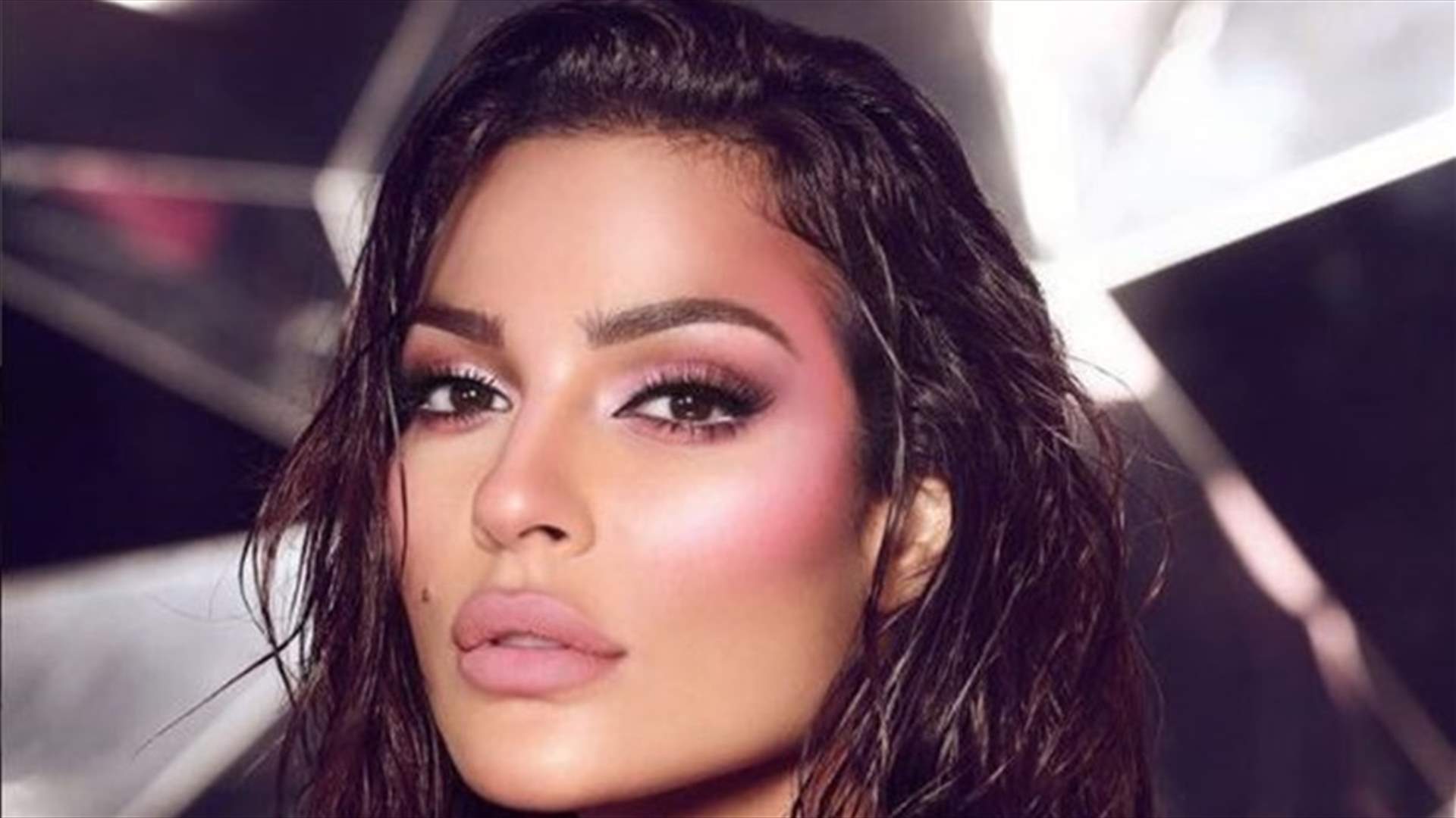 بالفيديو: مرتديةً Jumpsuit قصير.. نادين نسيب نجيم ترقص بأنوثة