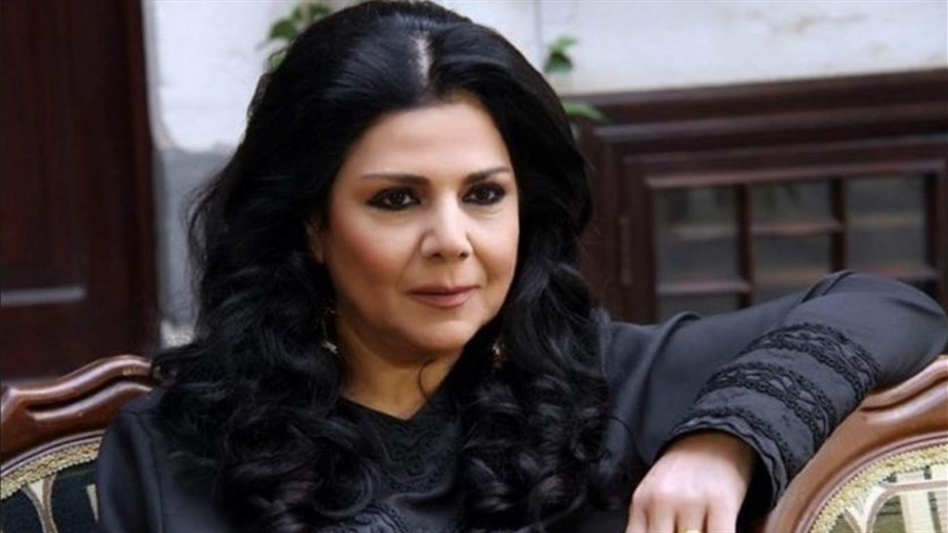صور عائلة &quot;أم عصام&quot; نجمة باب الحارة.. إبن وسيم وإبنة معتزلة!