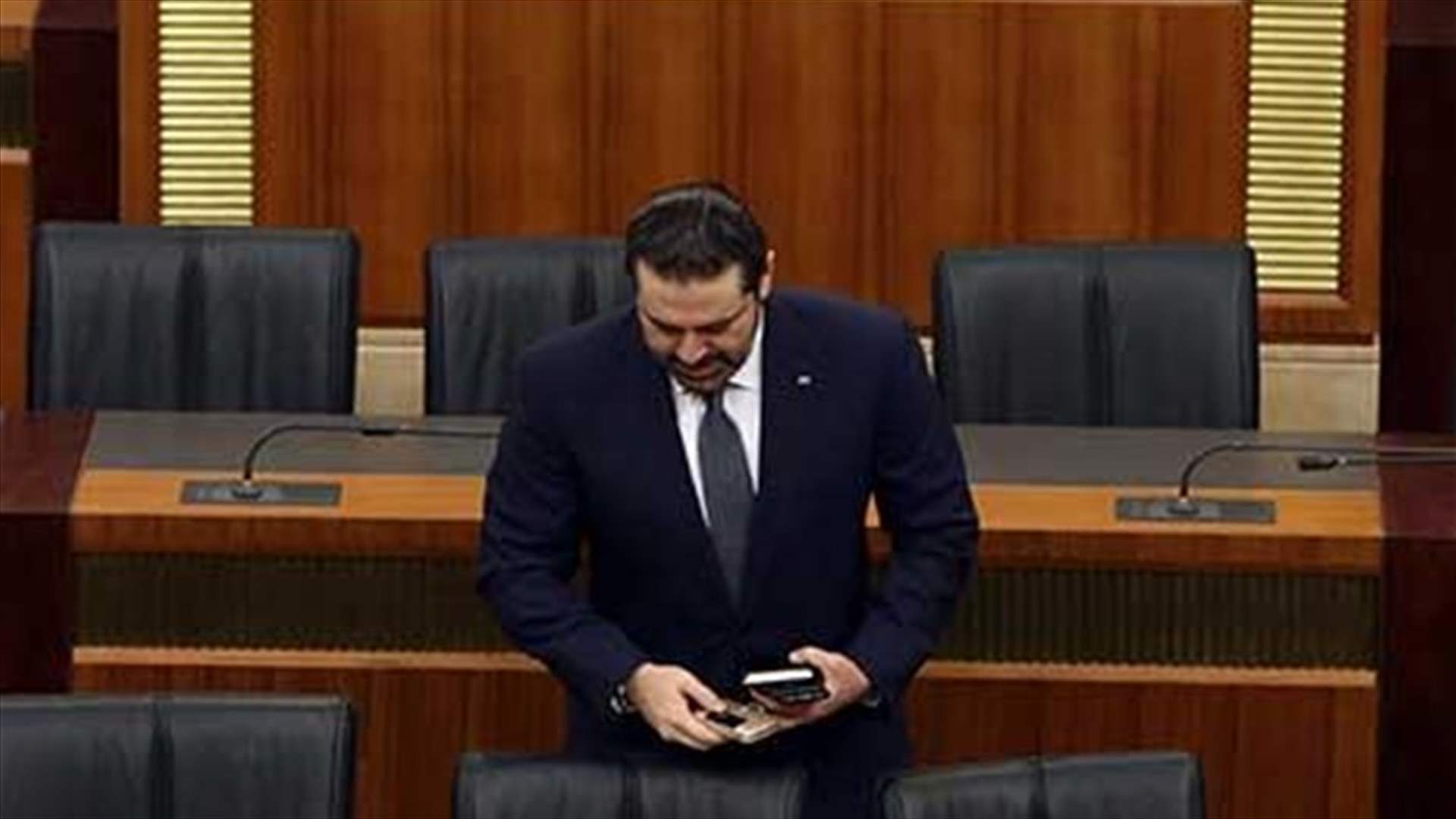 الحريري ينتظر الإنقاذ: إلى باريس بلا حكومة