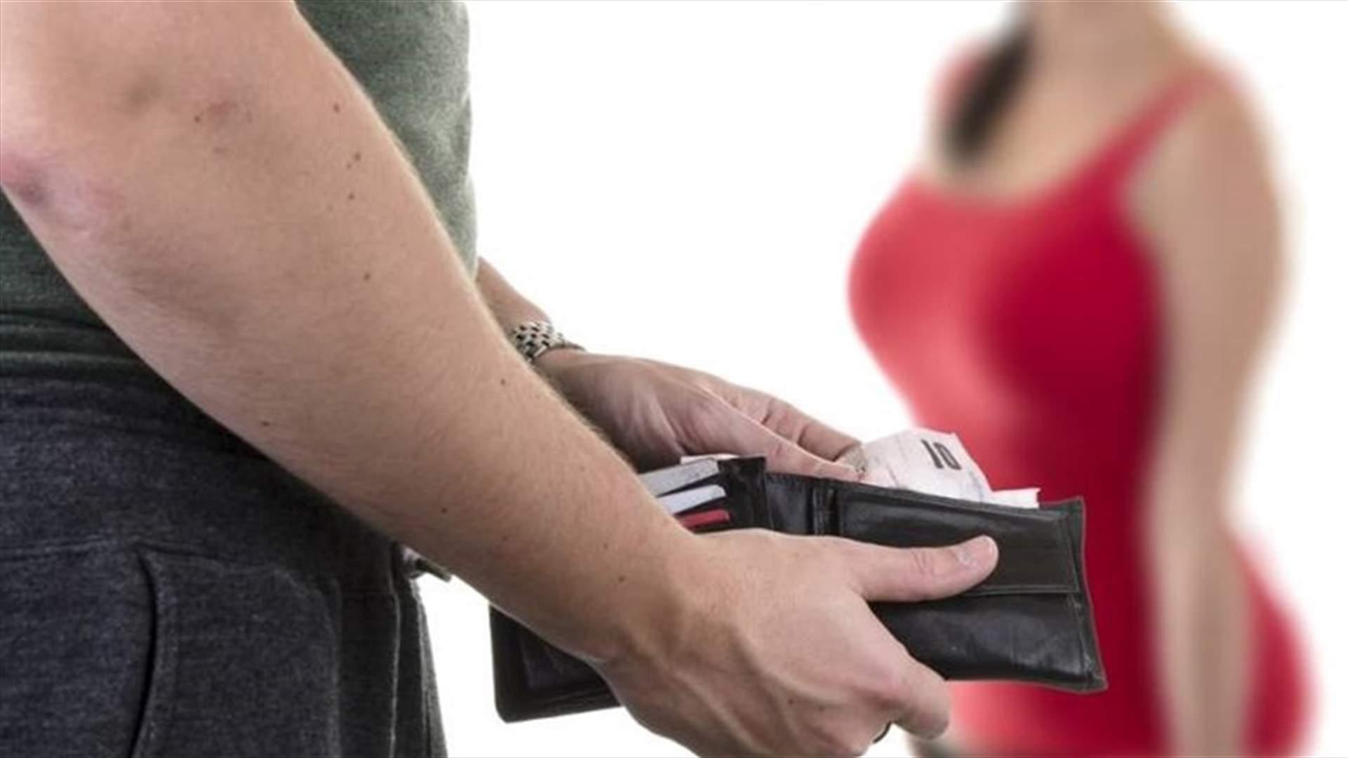 سمح لصديقه بممارسة الجنس مع زوجته مقابل 200 ريال!