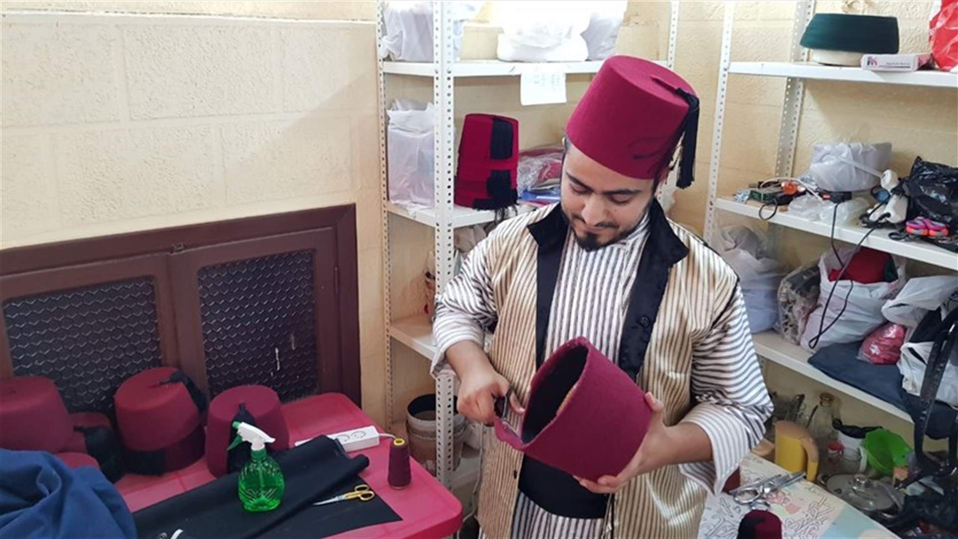 مهنة يزيد عمرها على 400 عام... صناعة الطربوش في طريقها للنسيان