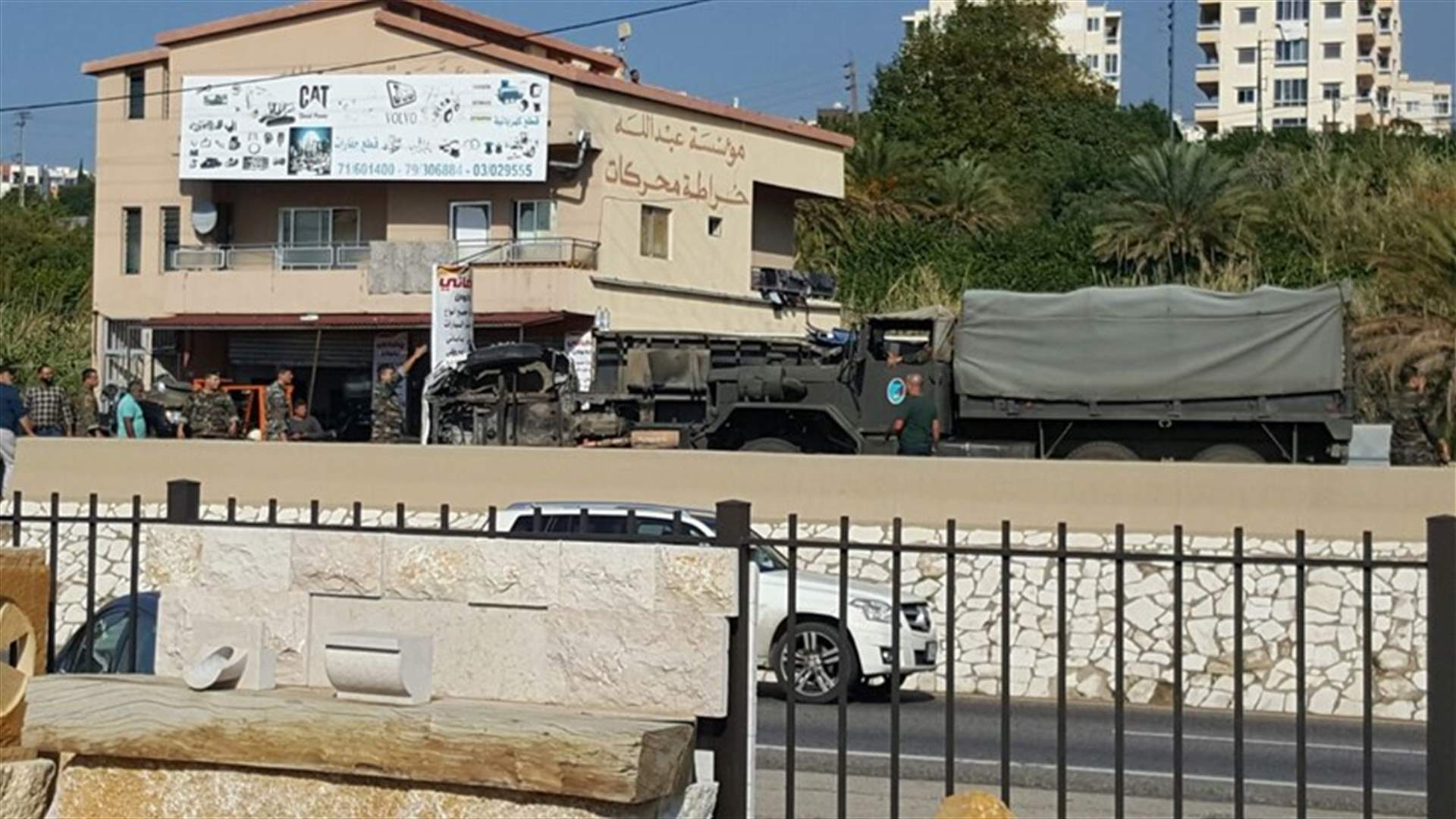 بالصور - حادث سير على اوتوستراد عمشيت وزحمة سير كثيفة