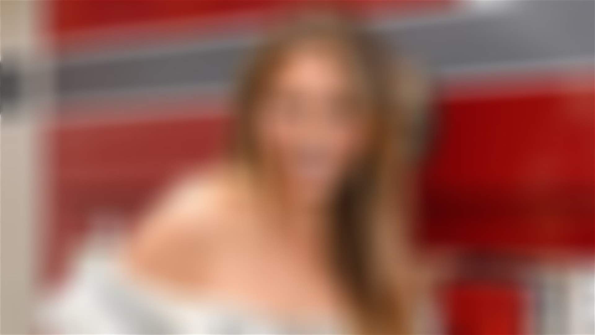 نجمة تركت بقشيشاً بقيمة ألف دولار أميركي لنادلة في المطعم!