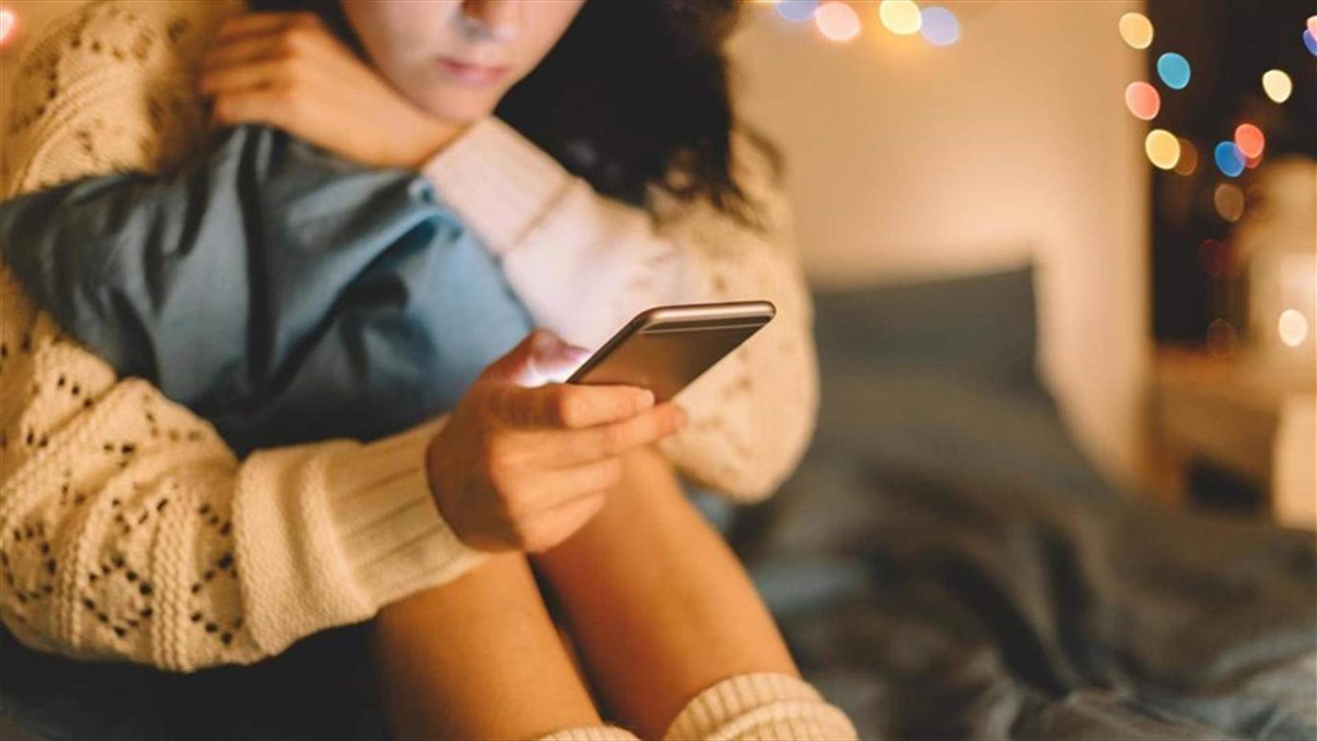 رسائله إلى ابنته دفعتها إلى طلب الطلاق منه... فما علاقة بائعة الهوى؟