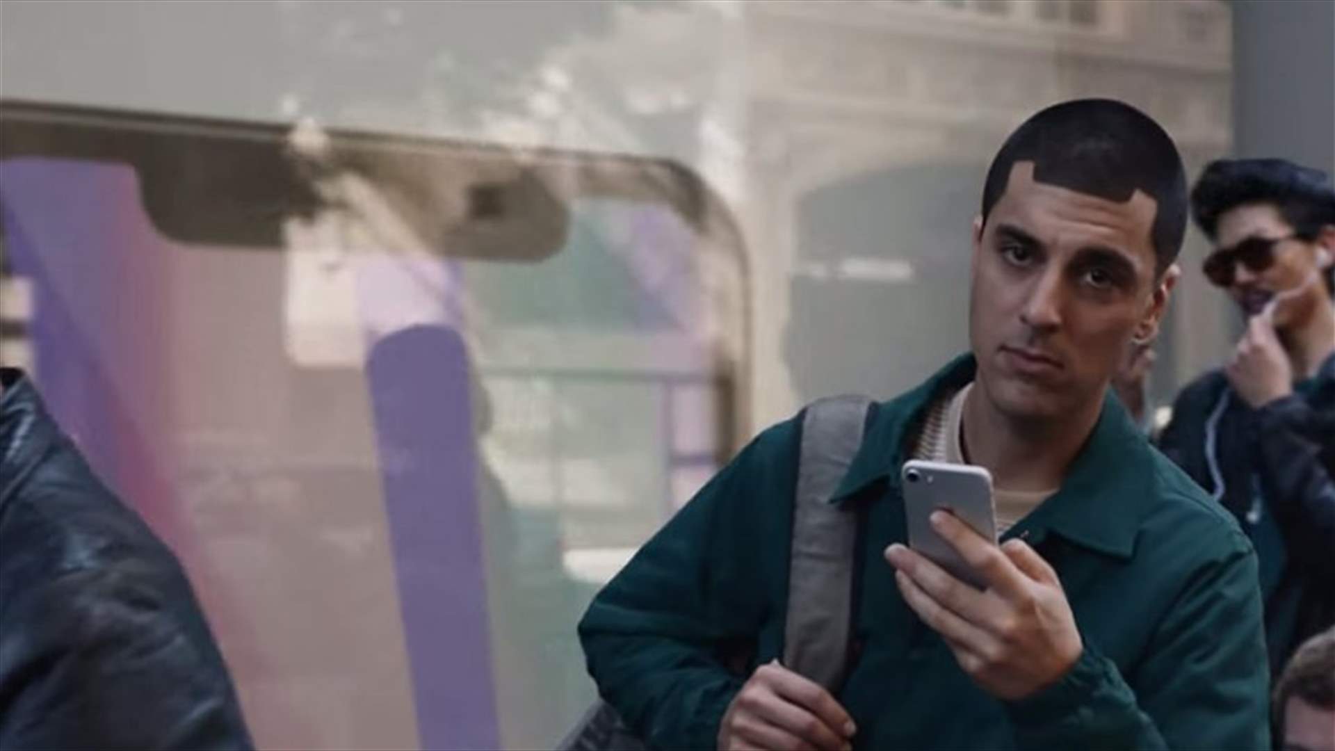 بالفيديو- سامسونغ تسخر بقسوة من ال IPhone X