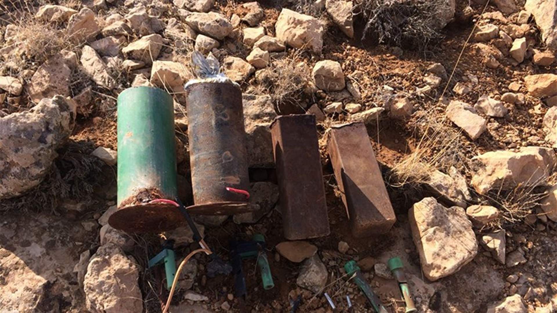 بالصور- ضبط 4 عبوات ناسفة في جرود رأس بعلبك
