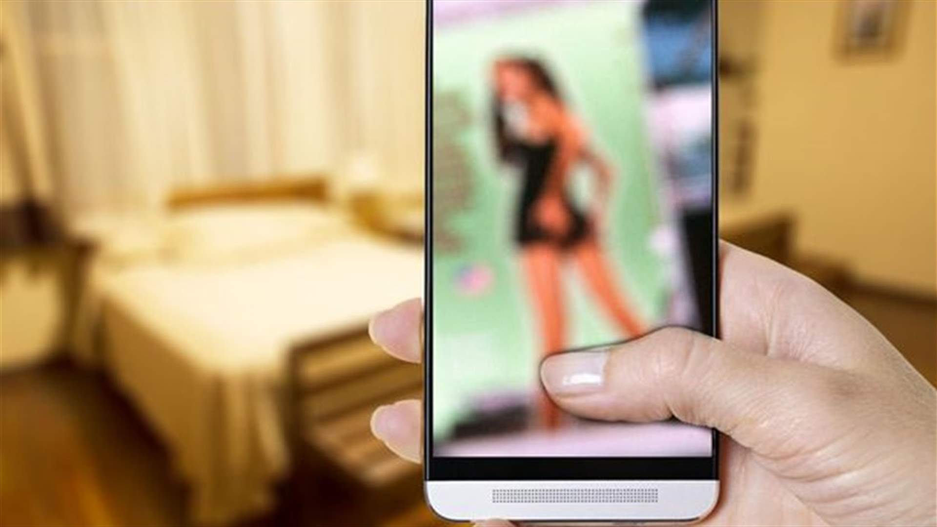 فيسبوك يطالب مستخدميه بإرسال صورهم العارية... ما السبب؟