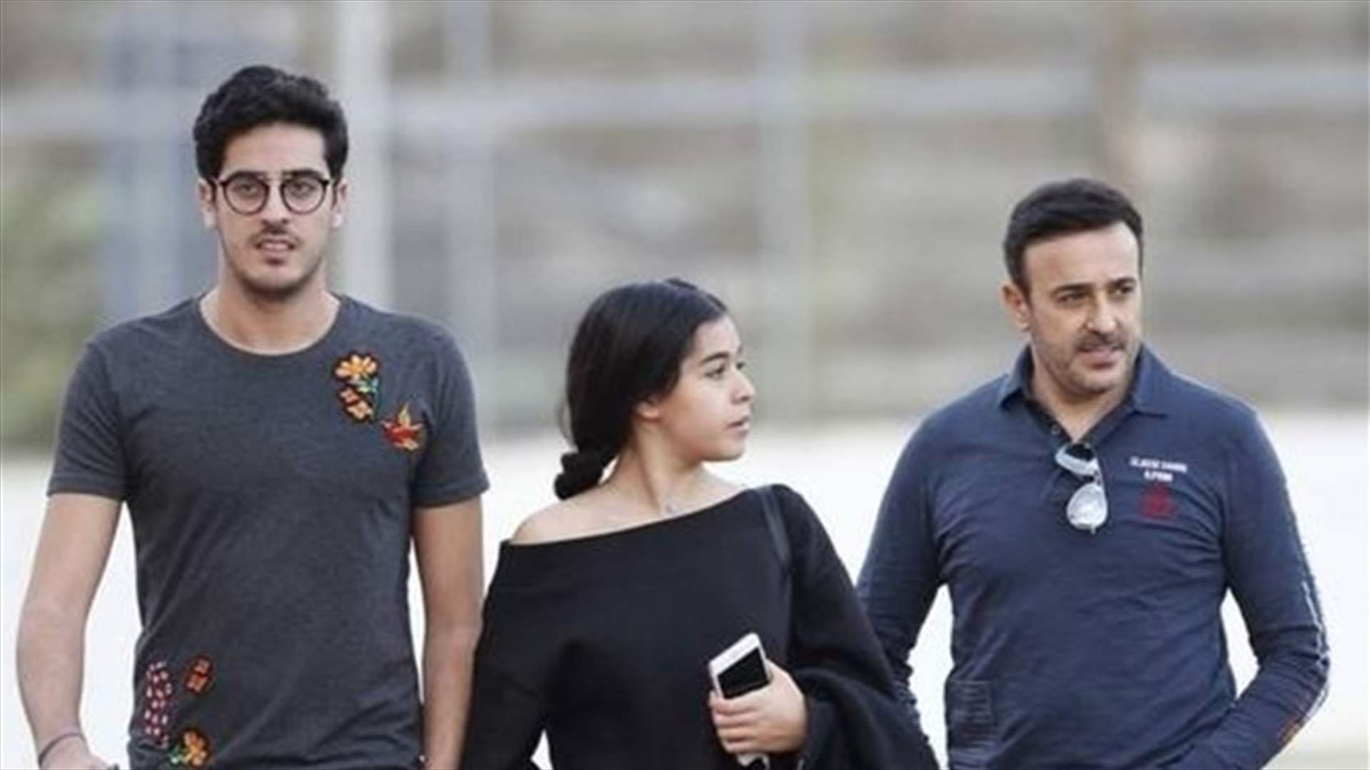 بالصورة: إبن صابر الرباعي يلفت الأنظار بطول قامته!