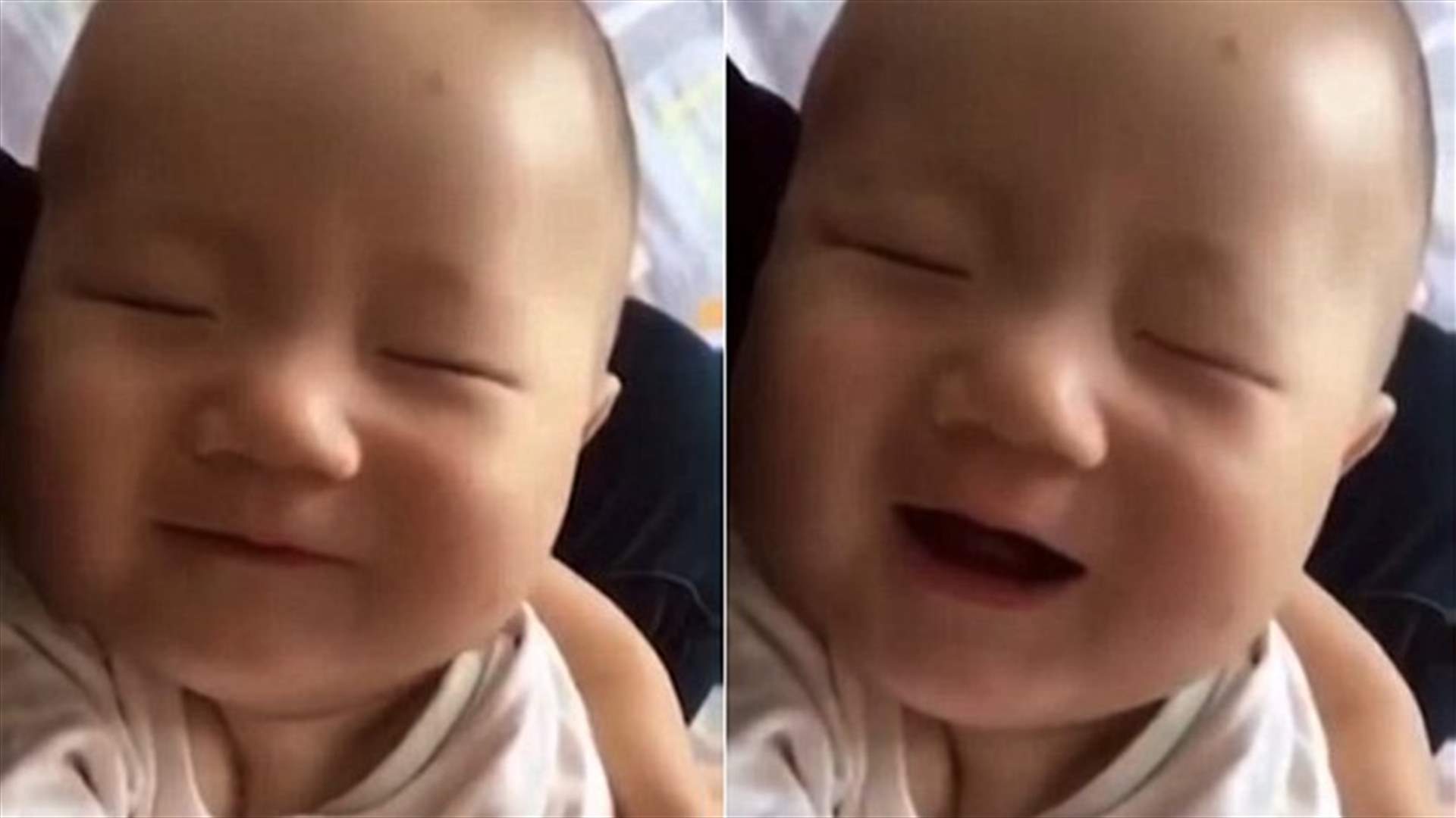 فيديو يذيب القلوب... رضيع يضحك بشدة أثناء نومه بين ذراعي والده!