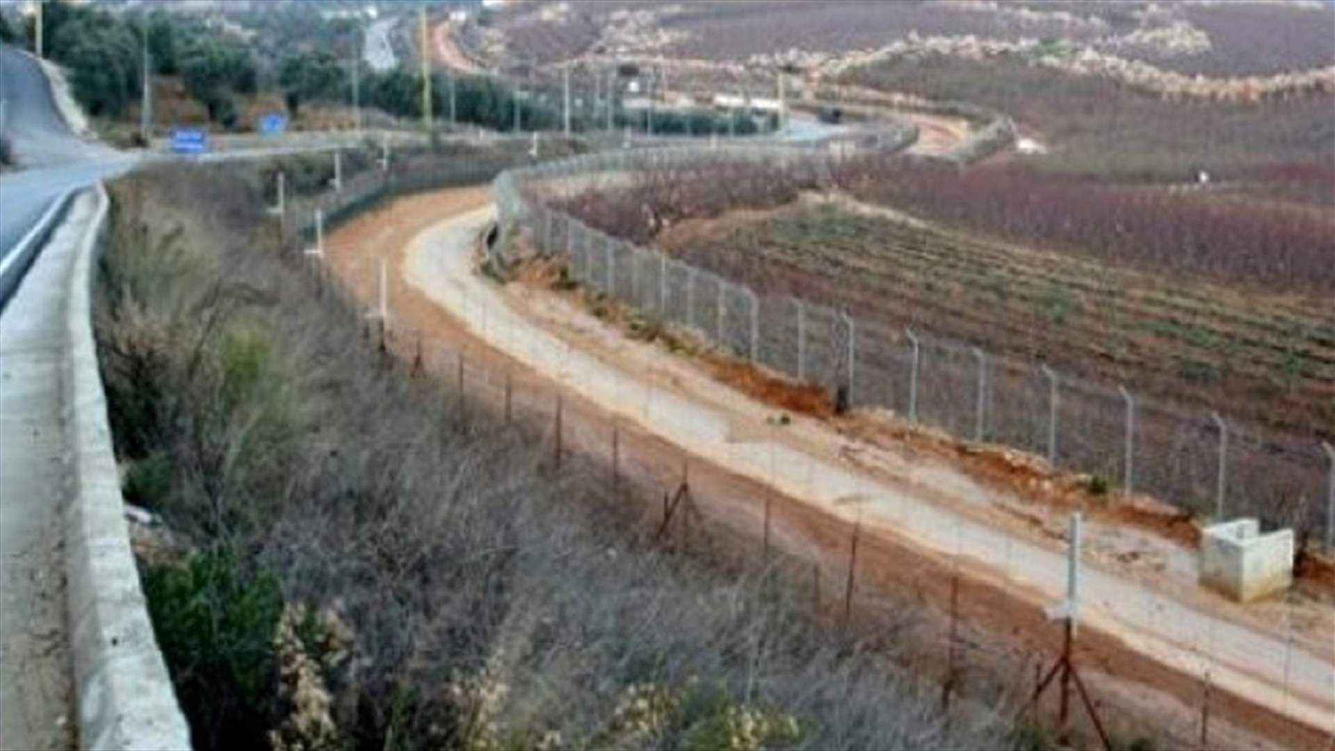 قنابل دخانية إسرائيلية باتجاه مزارعين لبنانين...