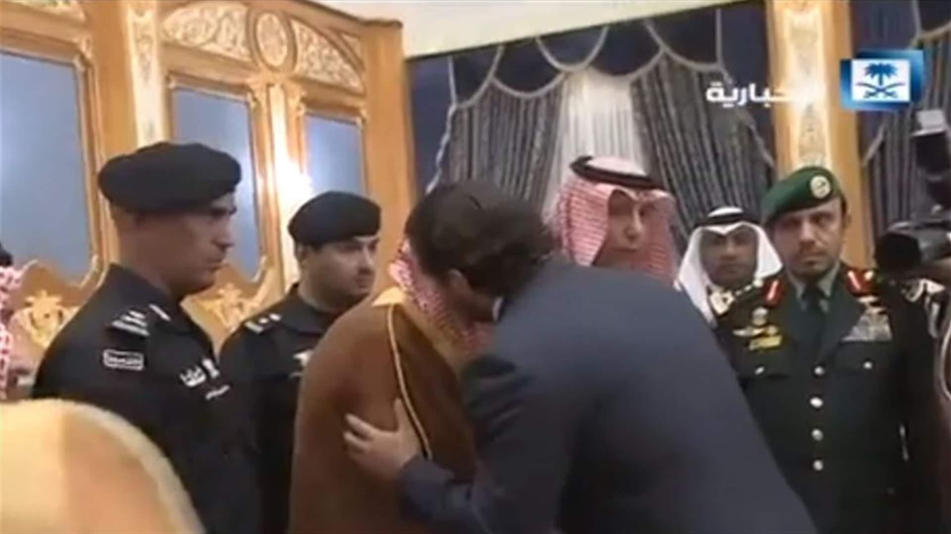 بالفيديو - الحريري يستقبل العاهل السعودي في الرياض