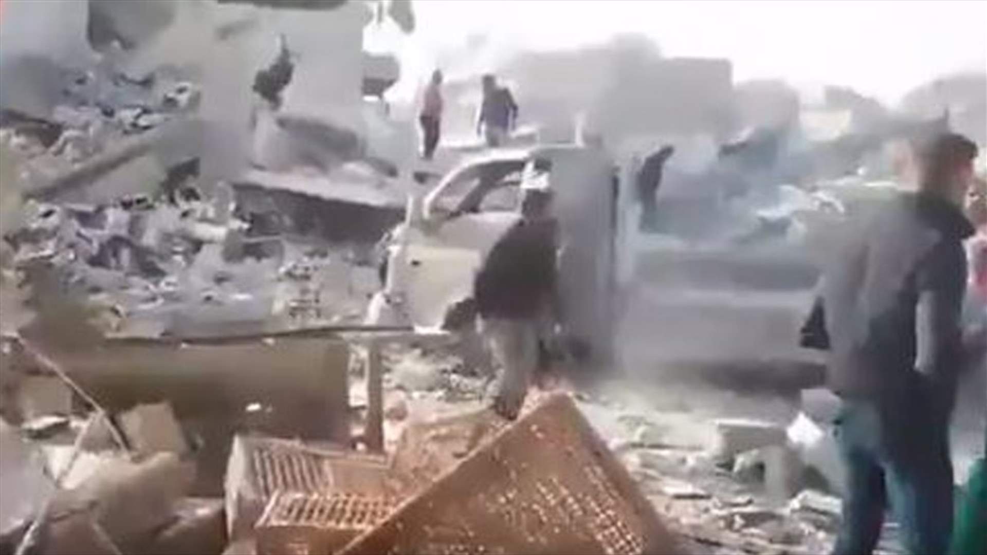مقتل 21 مدنياً في غارات على بلدة الأتارب في سوريا