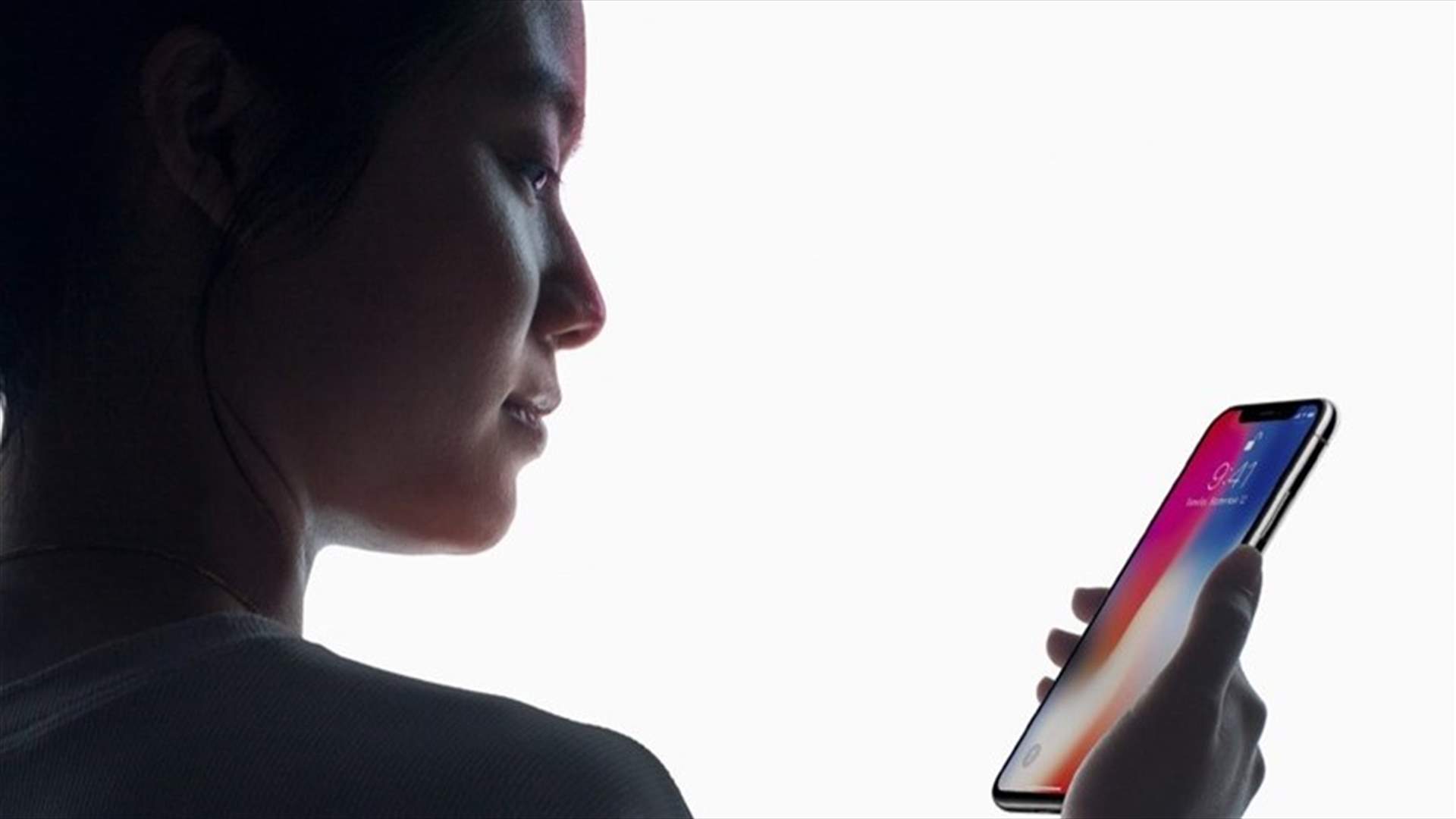 بالفيديو- اكتشاف طريقة لخداع "بصمة الوجه" في الأيفون 10