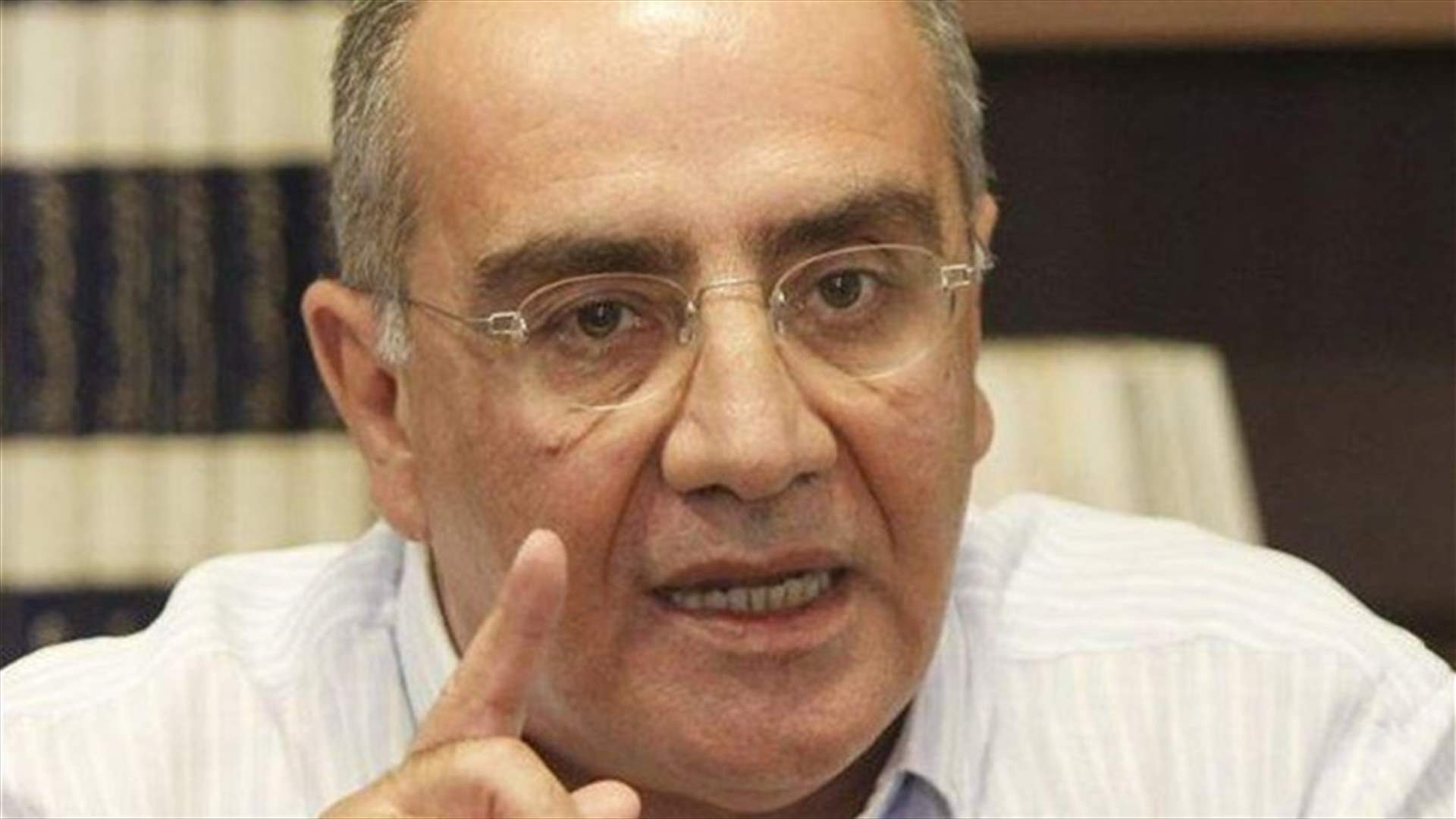 "هبوط هليكوبتر في حراجل" يدفع فارس سعيد الى التوضيح