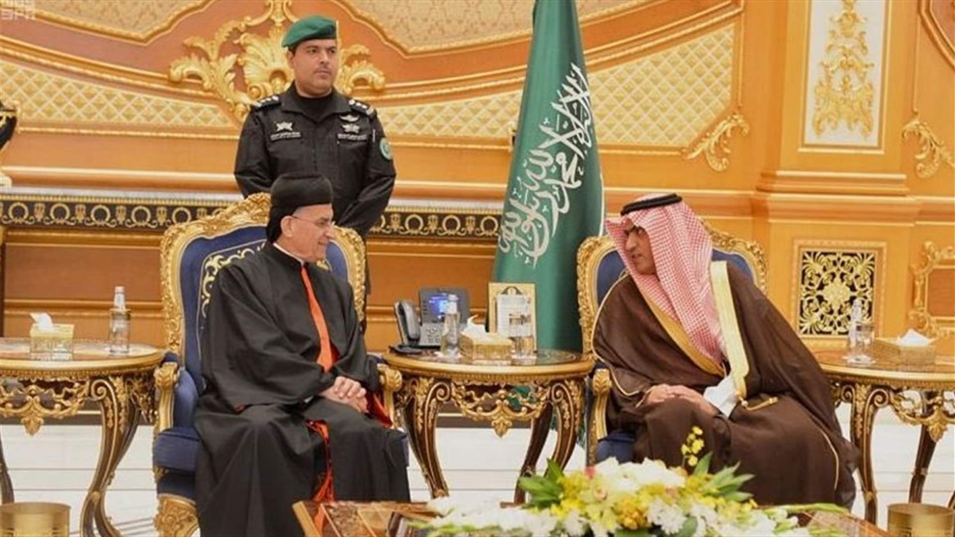 صور للراعي في السعودية بدون الصليب تثير تساؤلات... ما هي الحقيقة؟