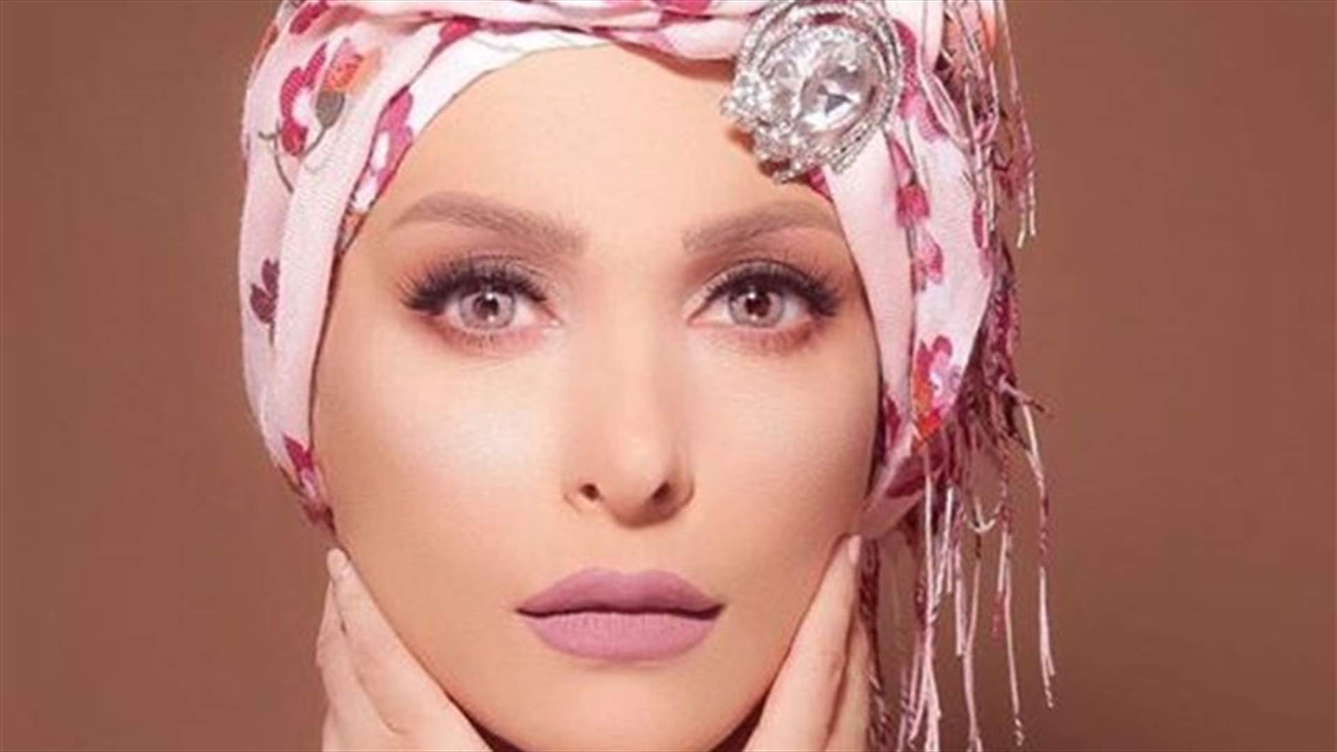 أمل حجازي تتّبع آخر صيحات الموضة بصورة أشعلت الإنترنت