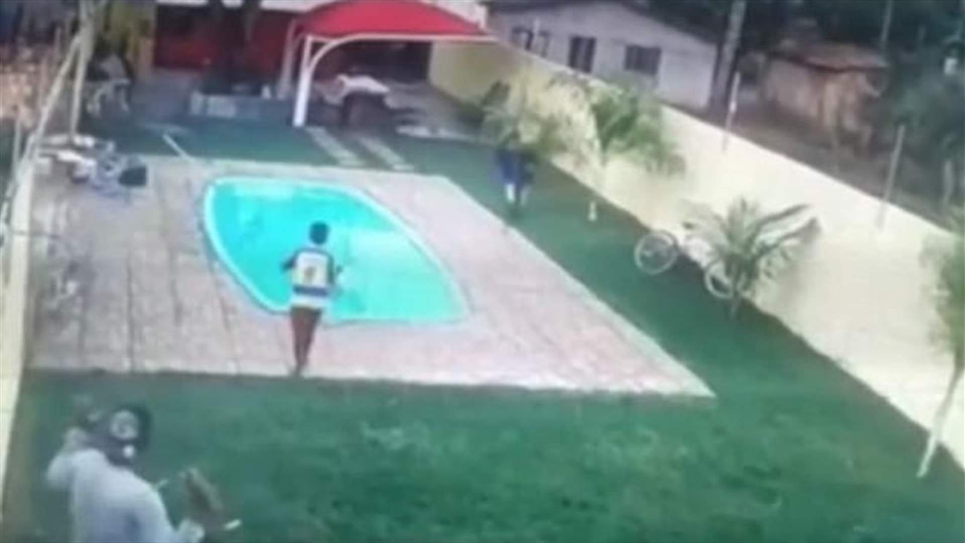بالفيديو- لصّ اقتحم منزلاً... فكان مصيره الموت!