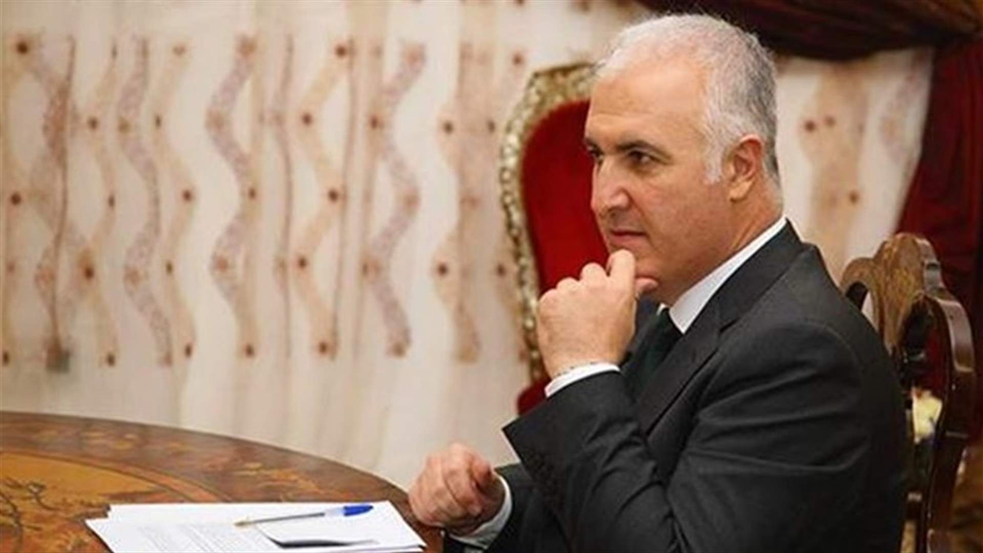 جان عزيز يردّ على الرياشي وجنبلاط...