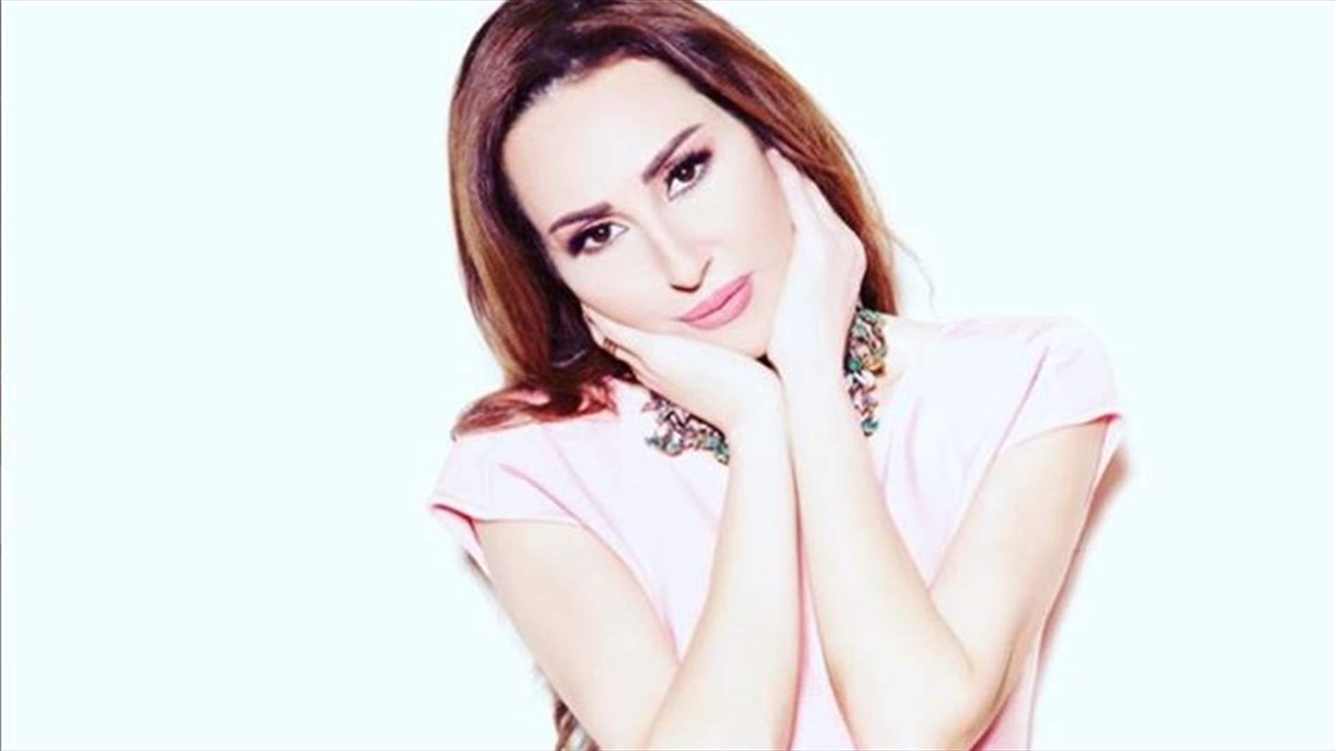 بالصورة- ورد الخال في عملٍ بعيد عن التمثيل... وما علاقة والدتها وزوجها؟