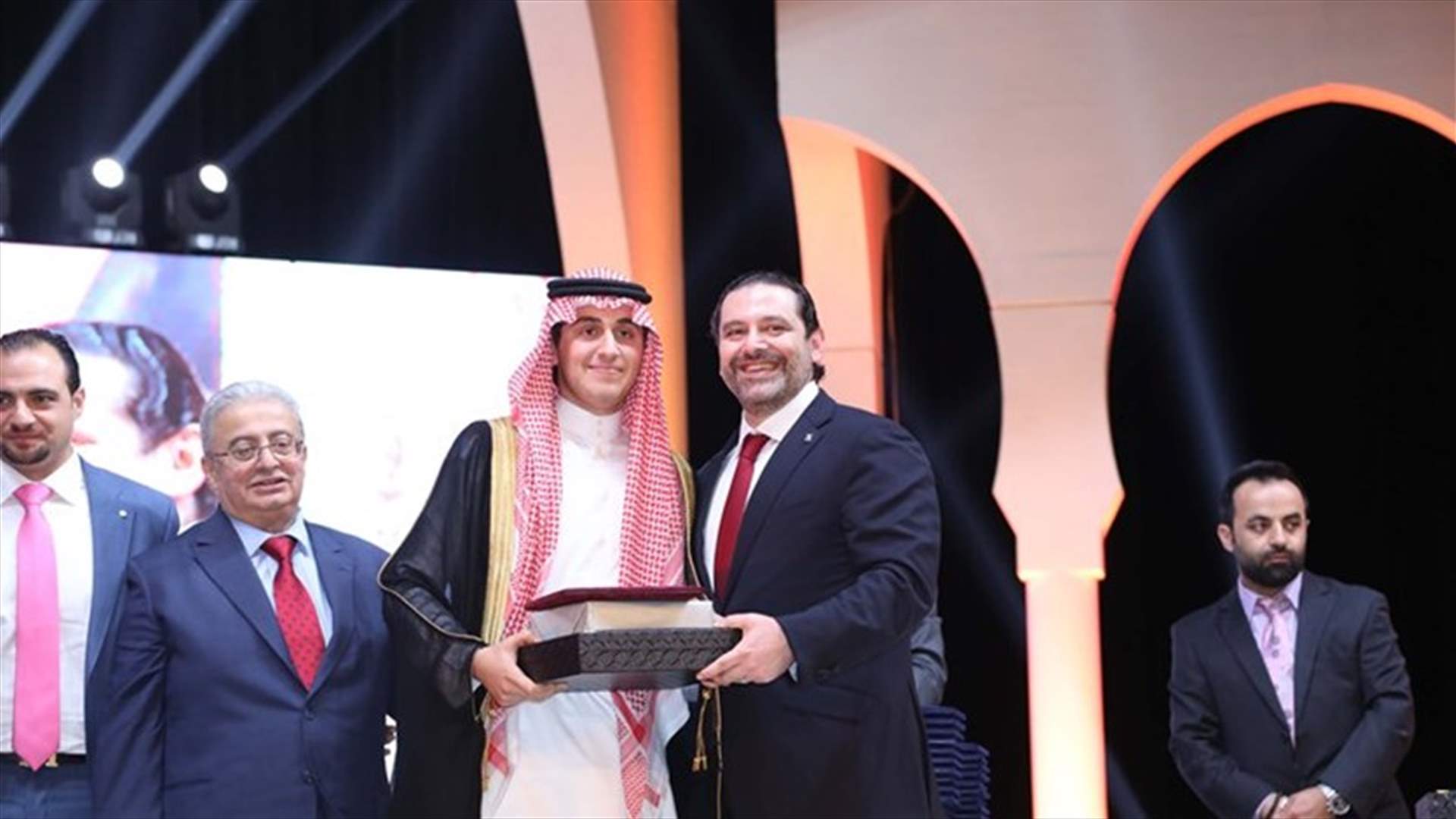 من سيلاقي الحريري وزوجته لدى وصولهما الى باريس؟
