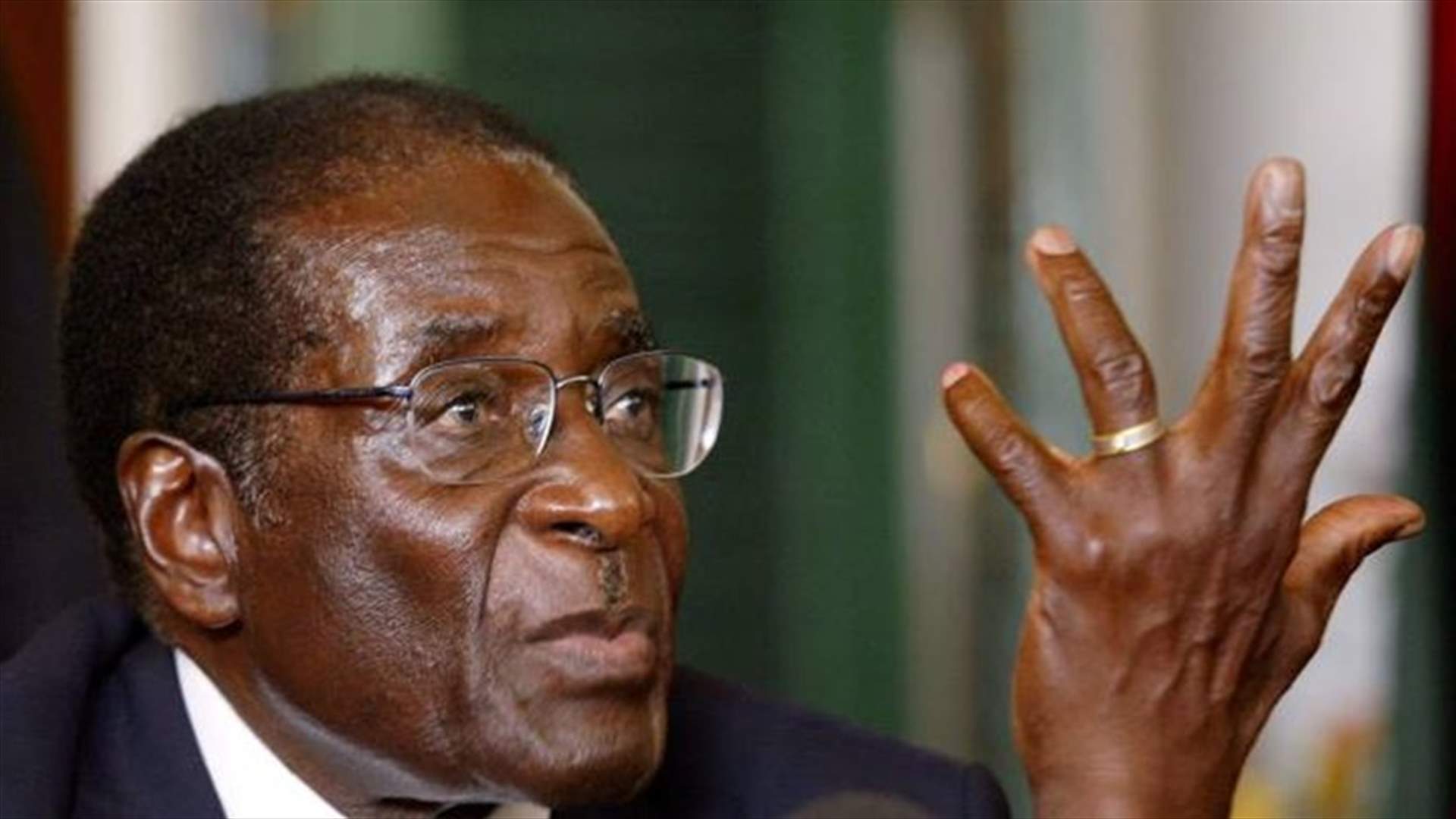 موغابي يوافق على الاستقالة