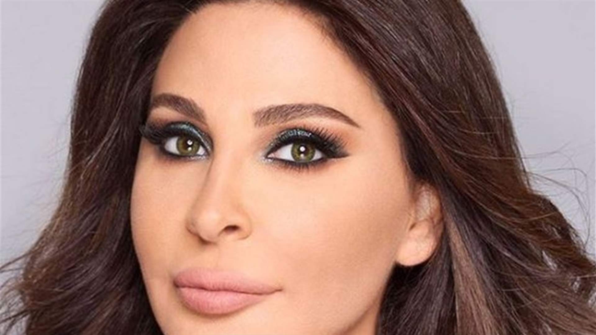 بالصور: إليسا تجتاح الإنترنت بصورٍ جديدة مع نجم كرة قدم شهير