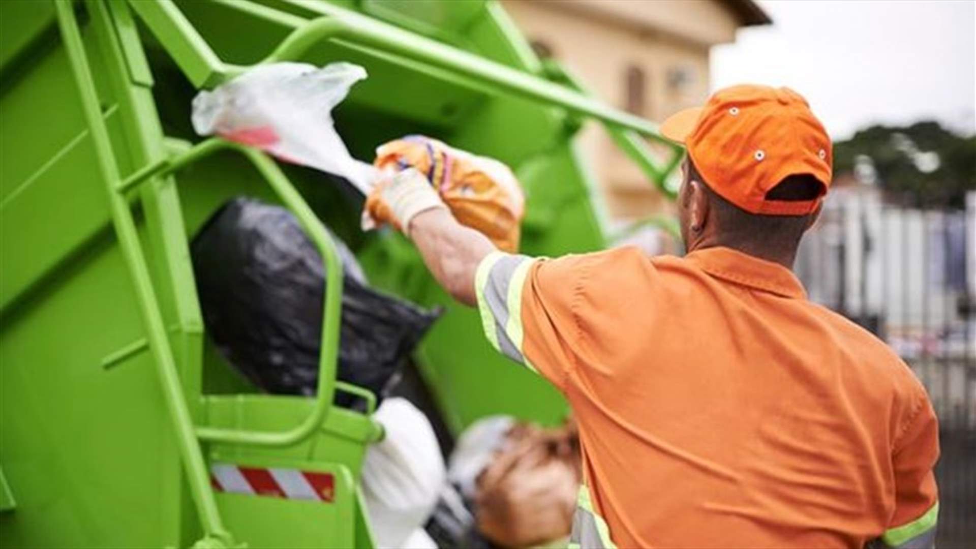 رمت كيساً من القمامة في سلة إعادة التدوير... فكان عقابها قاسياً للغاية!