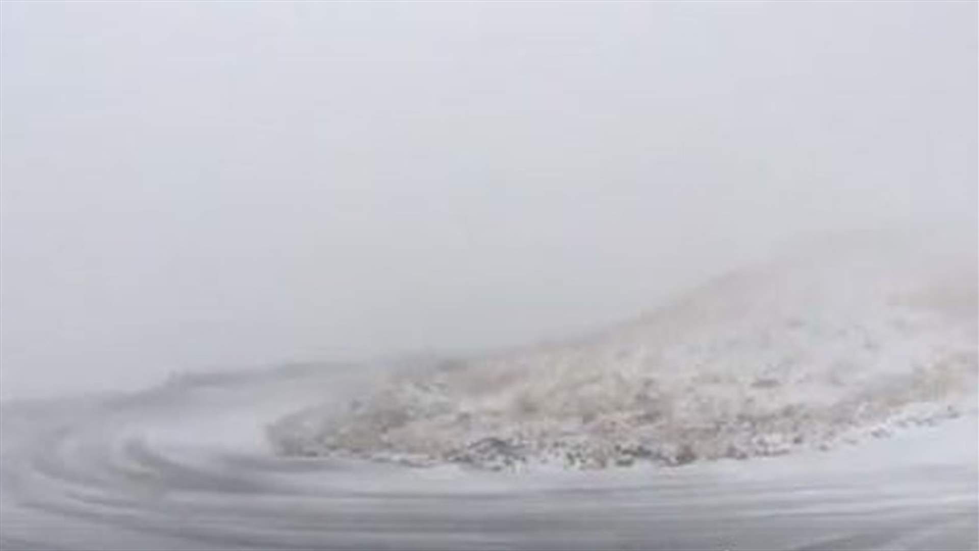 بالفيديو- بدء تراكم الثلوج على الجبال