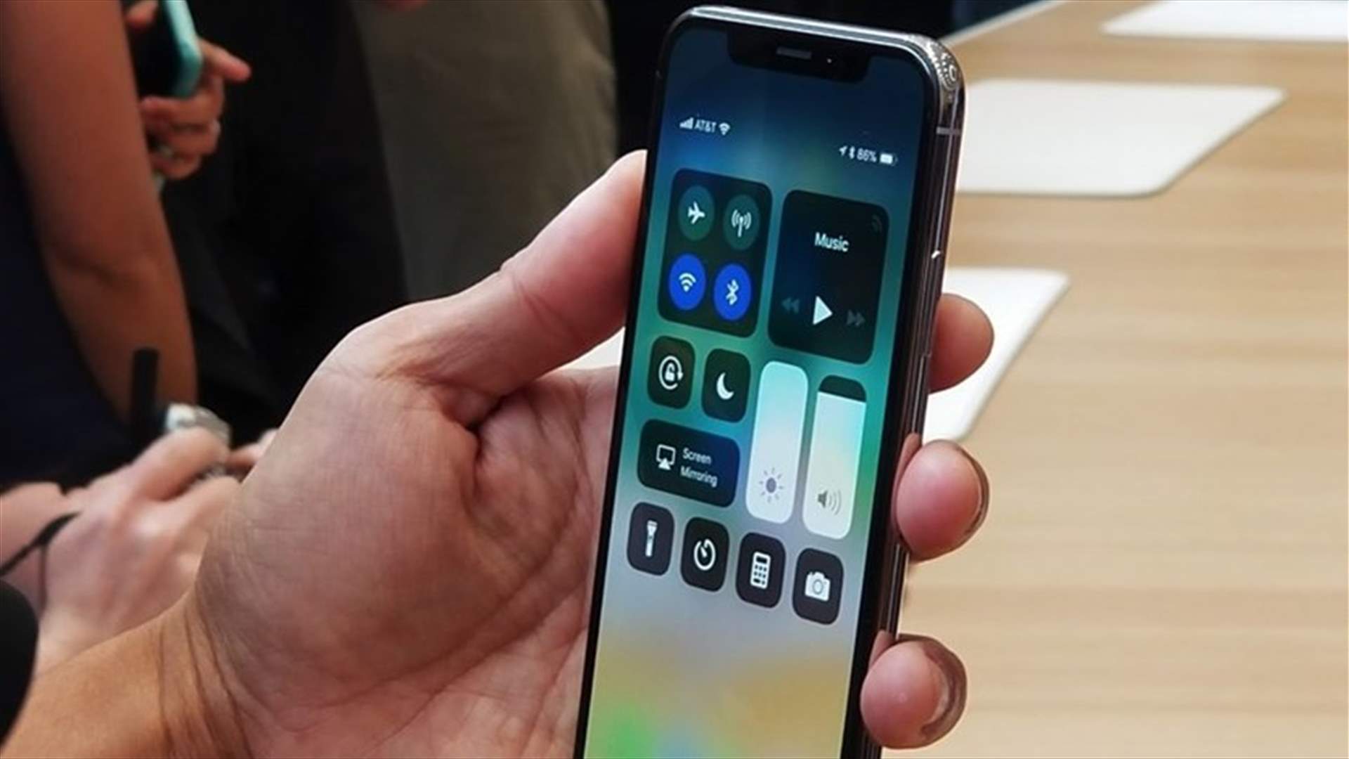 بعد خبر ضبط الجمارك اجهزة iPhone X...شركة CMC تردّ
