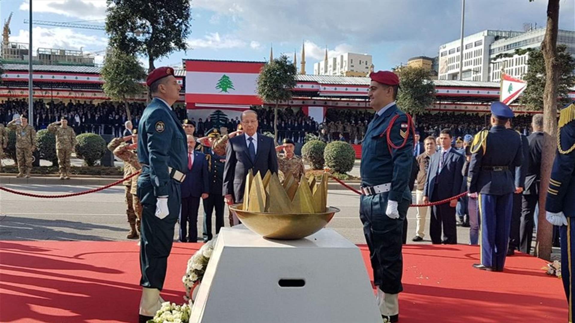 بالصورة - الرئيس عون يضع الإكليل على النصب التذكاري