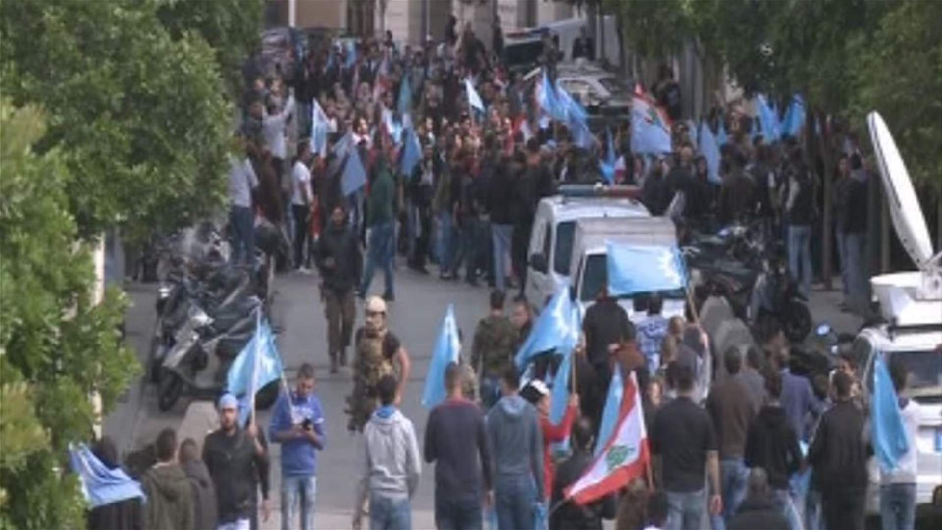 بالصور - استعدادات في محيط بيت الوسط للاحتفال بعودة الحريري