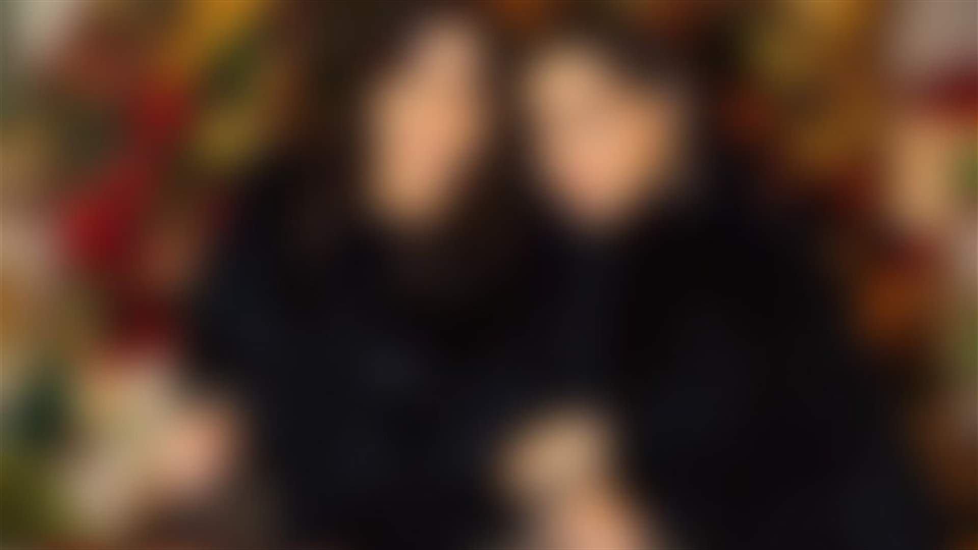بالصور: نجمات عربيّات في مواقف مُحرجة.. جوارب وفساتين ممزّقة وأظافر مكسّرة!