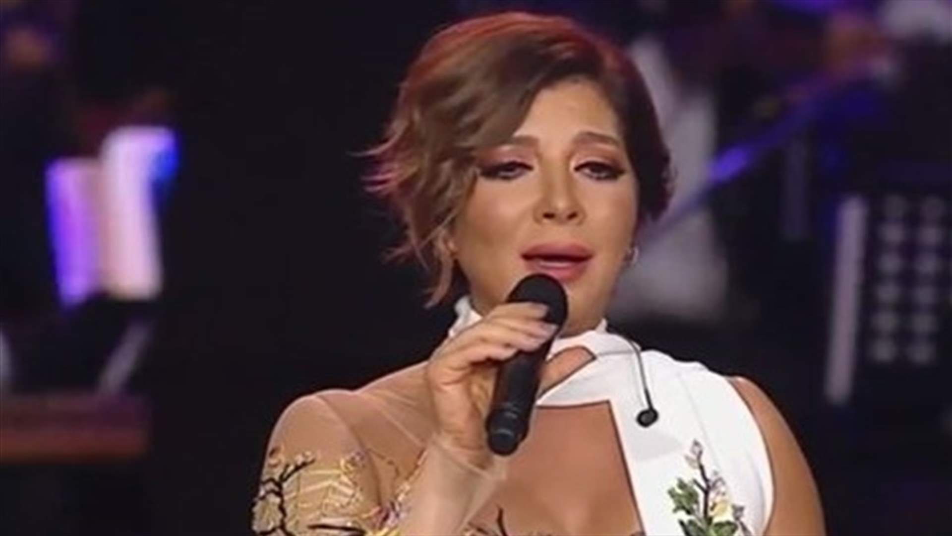 بالفيديو: أصالة نسيت الميكروفون.. وهذا ما قالته