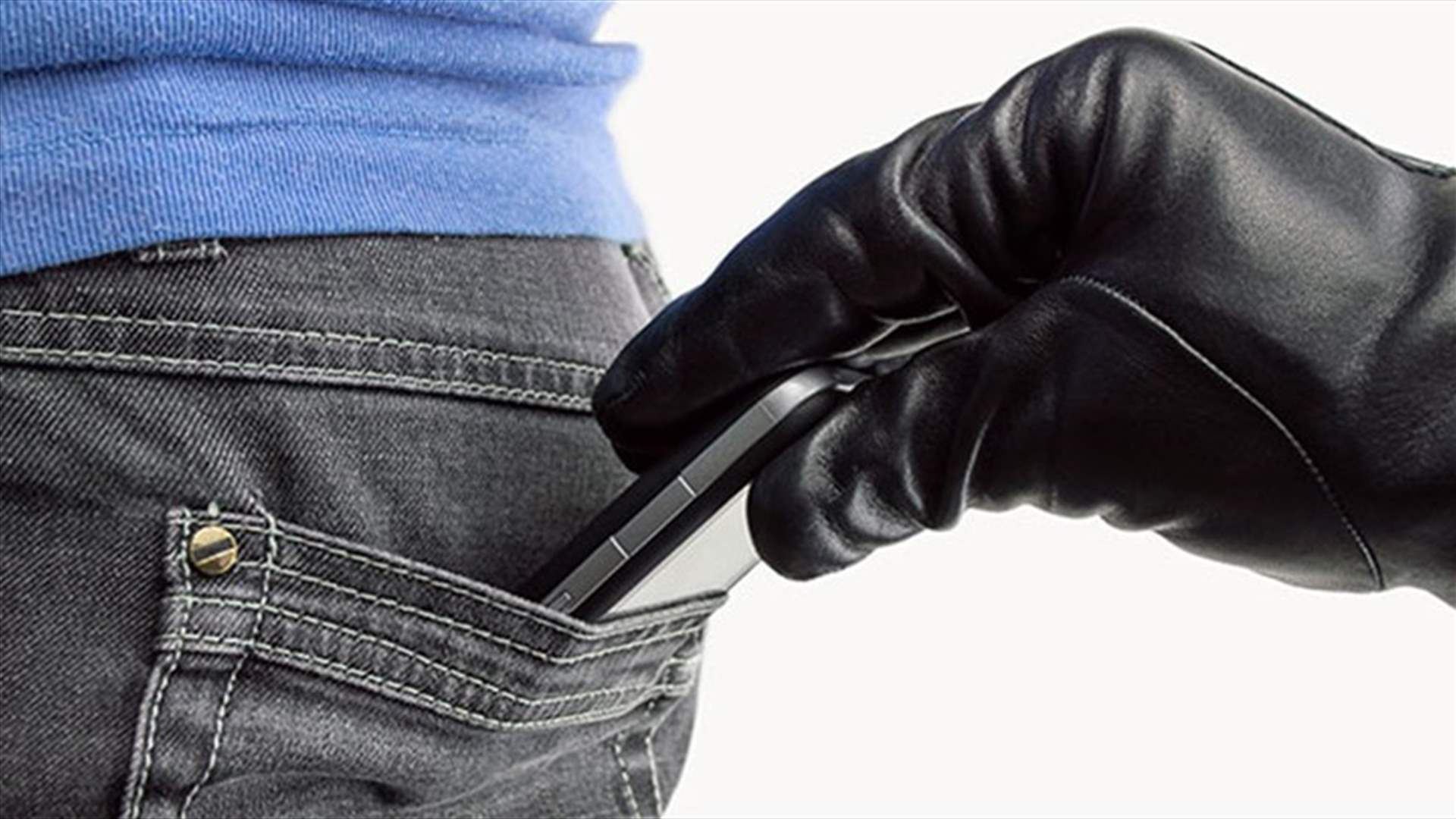 لصة وقحة... ماذا طلبت من ضحيتها بعد أشهرٍ على سرقة هاتفها؟